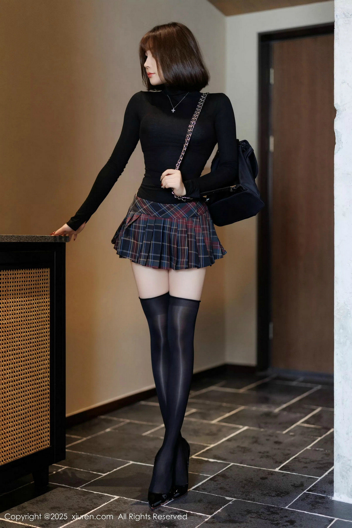 [XiuRen]高清写真图 2025.02.27 No.9944 徐莉芝Booty 黑丝美腿