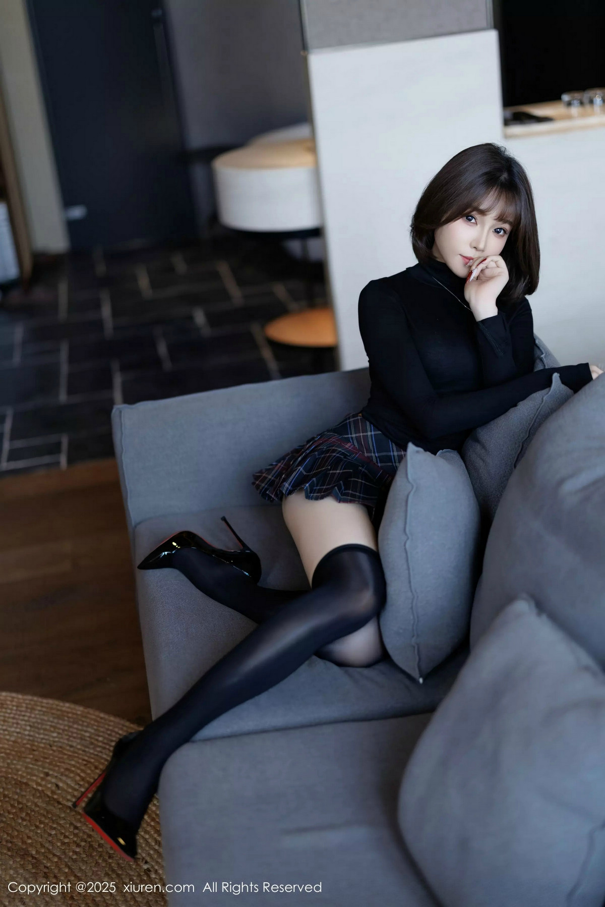 [XiuRen]高清写真图 2025.02.27 No.9944 徐莉芝Booty 黑丝美腿