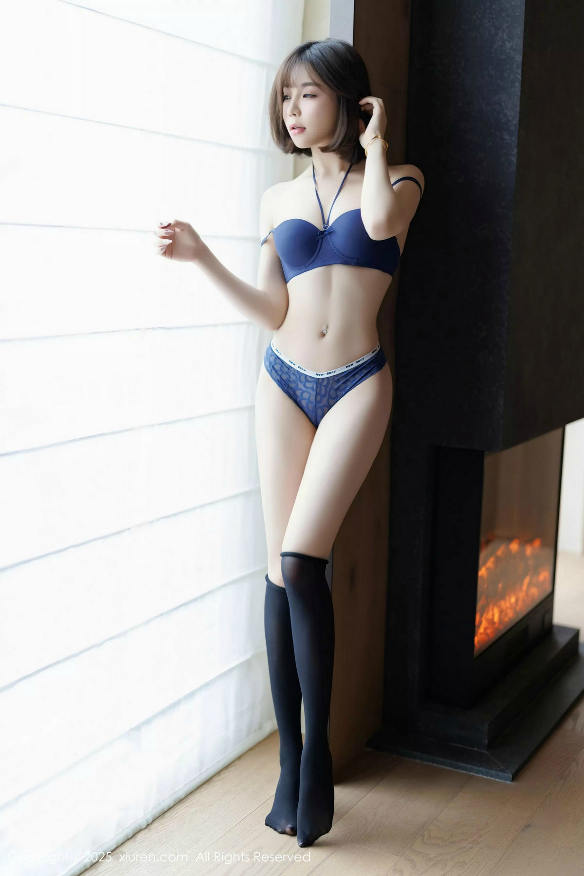 [XiuRen]高清写真图 2025.02.27 No.9944 徐莉芝Booty 黑丝美腿