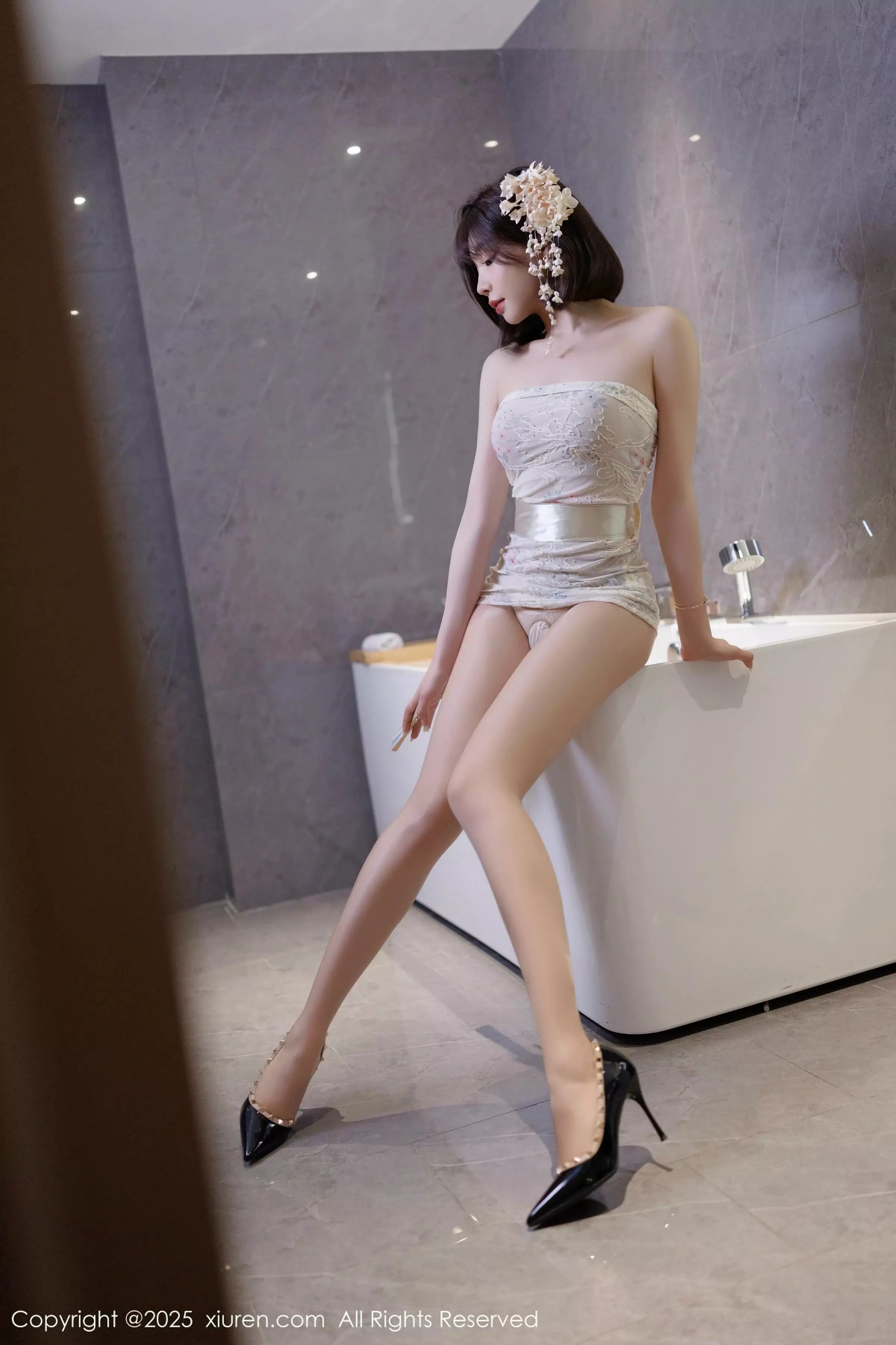 [XiuRen]高清写真图 2025.03.20 No.10048 徐莉芝Booty 婀娜妩媚