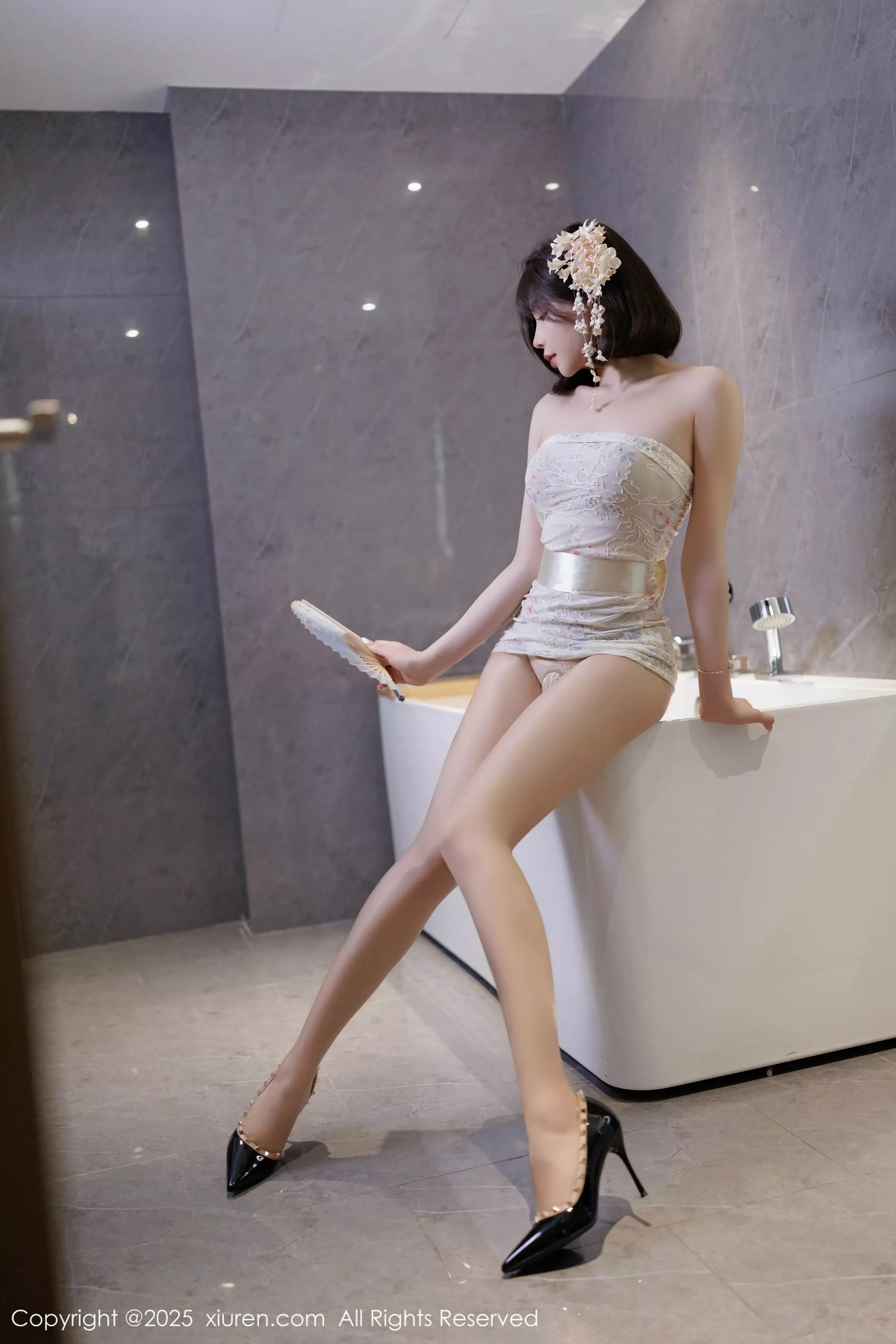 [XiuRen]高清写真图 2025.03.20 No.10048 徐莉芝Booty 婀娜妩媚