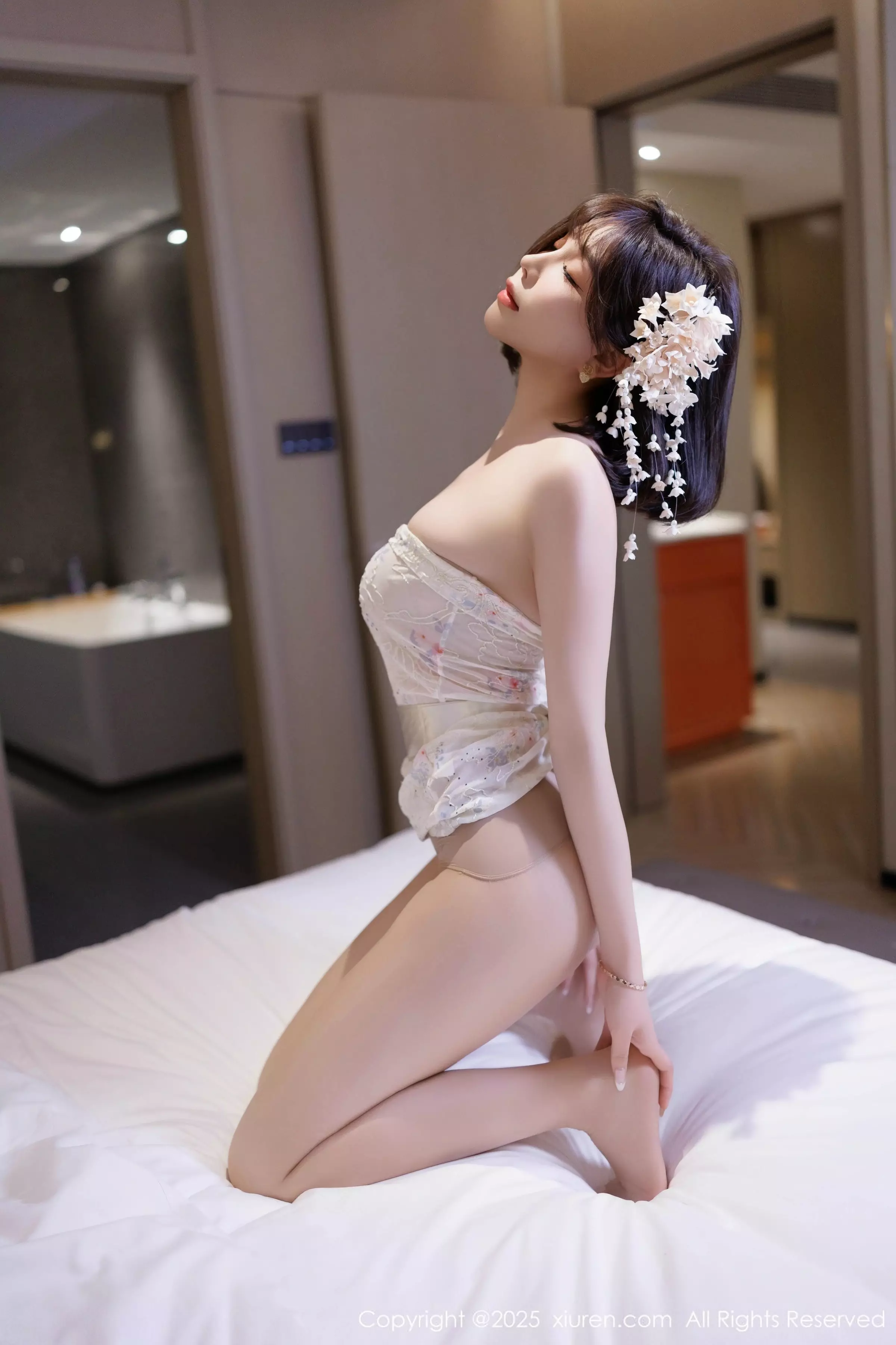 [XiuRen]高清写真图 2025.03.20 No.10048 徐莉芝Booty 婀娜妩媚