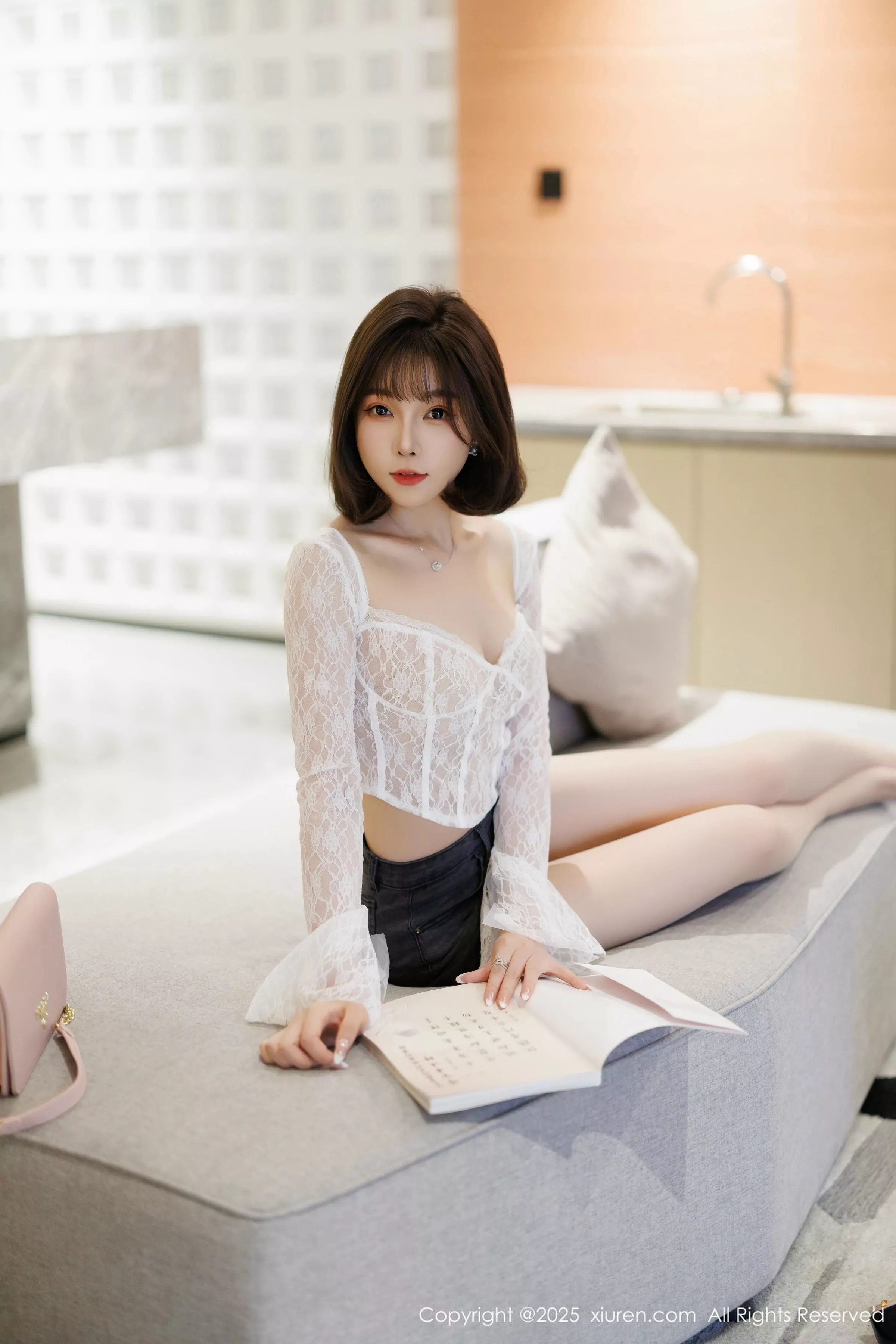 [XiuRen]高清写真图 2025.04.03 No.10113 徐莉芝Booty 诱人白袜