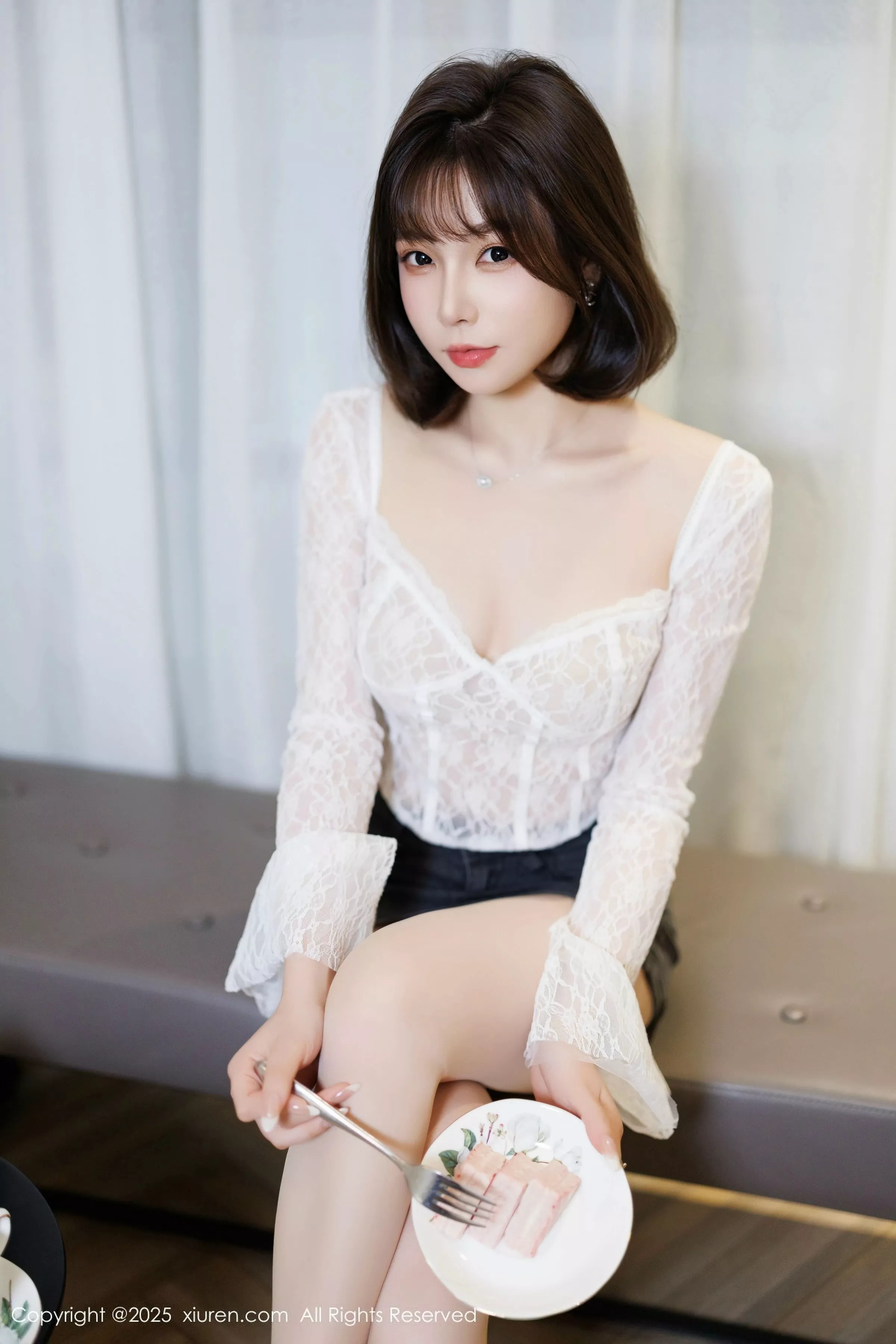 [XiuRen]高清写真图 2025.04.03 No.10113 徐莉芝Booty 诱人白袜