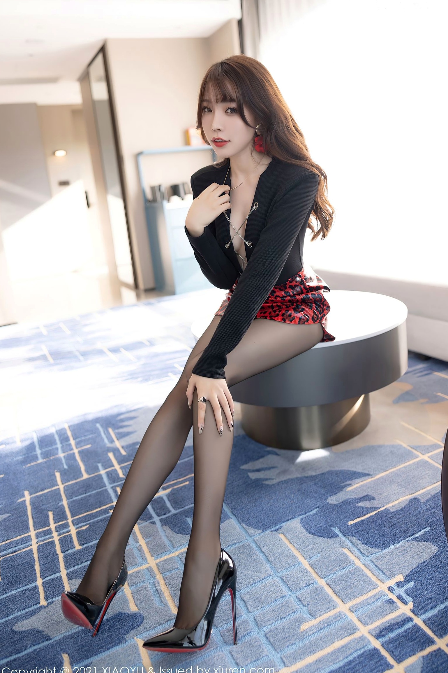 Gallery - XiaoYu语画界 - Painting World -649-芝芝Booty-酒店私房极致诱惑，深V装配超薄黑丝美腿，尽显妩媚迷人气质语画界 - Painting World 性感黑丝美腿私房照诱惑 陈芝女神私房照_秀色女神 - image 12