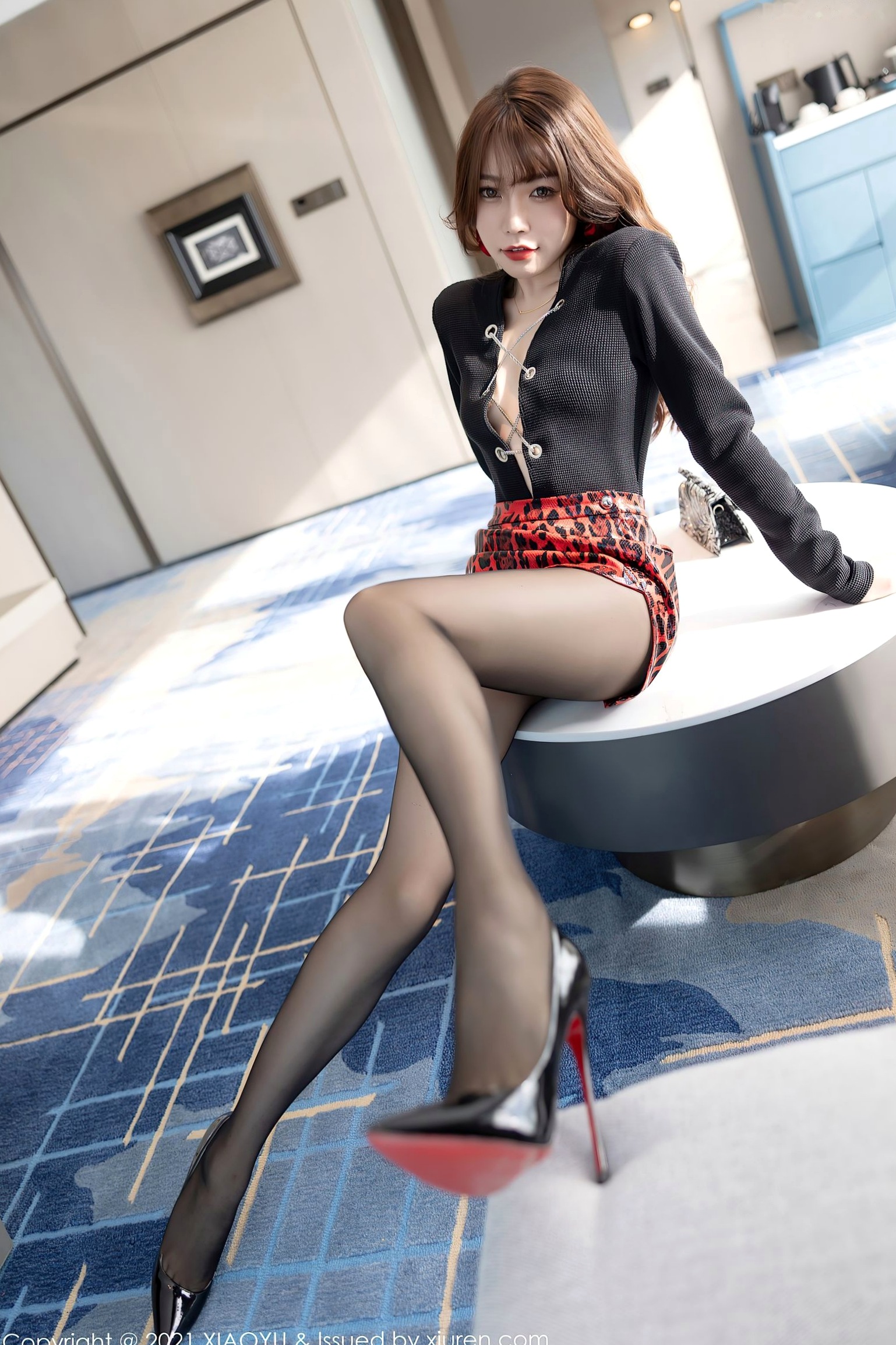 Gallery - XiaoYu语画界 - Painting World -649-芝芝Booty-酒店私房极致诱惑，深V装配超薄黑丝美腿，尽显妩媚迷人气质语画界 - Painting World 性感黑丝美腿私房照诱惑 陈芝女神私房照_秀色女神 - image 15