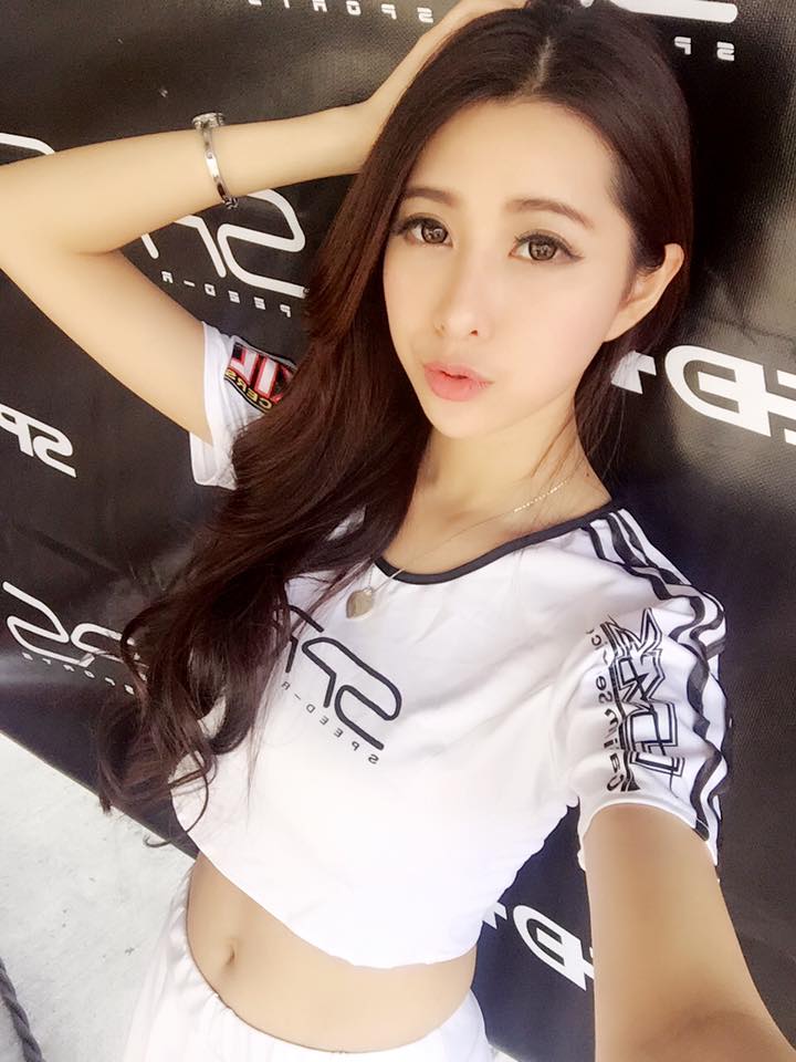 小雯Ivy(陈妘安) 32D车模好身材