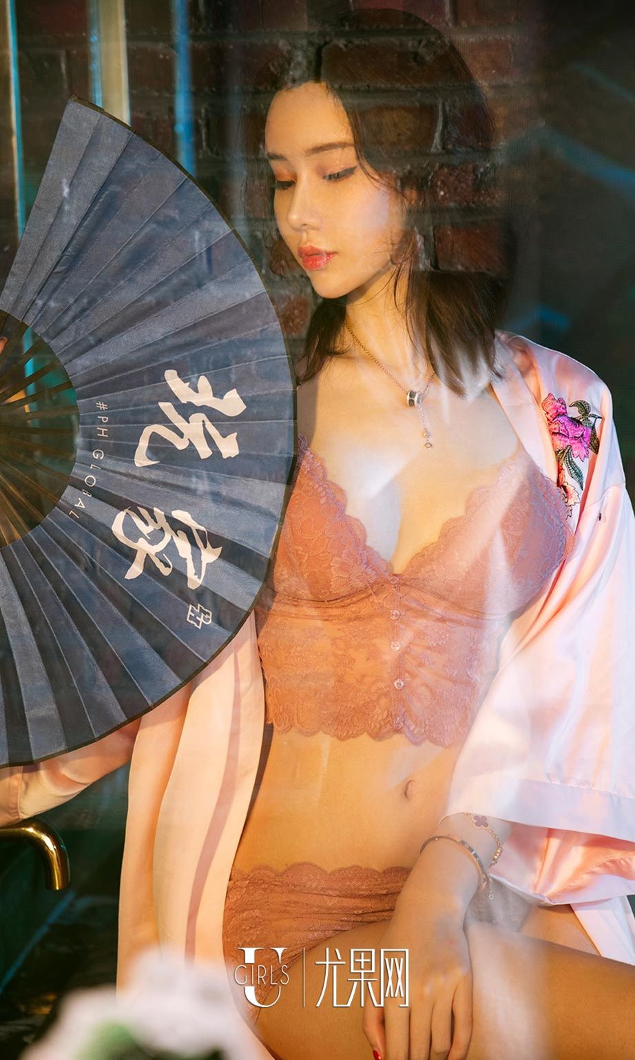 午夜玩家萌琪琪 街头美人嘻哈十足
