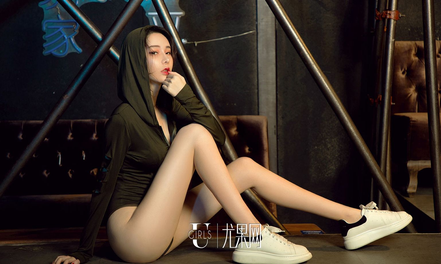 午夜玩家萌琪琪 街头美人嘻哈十足