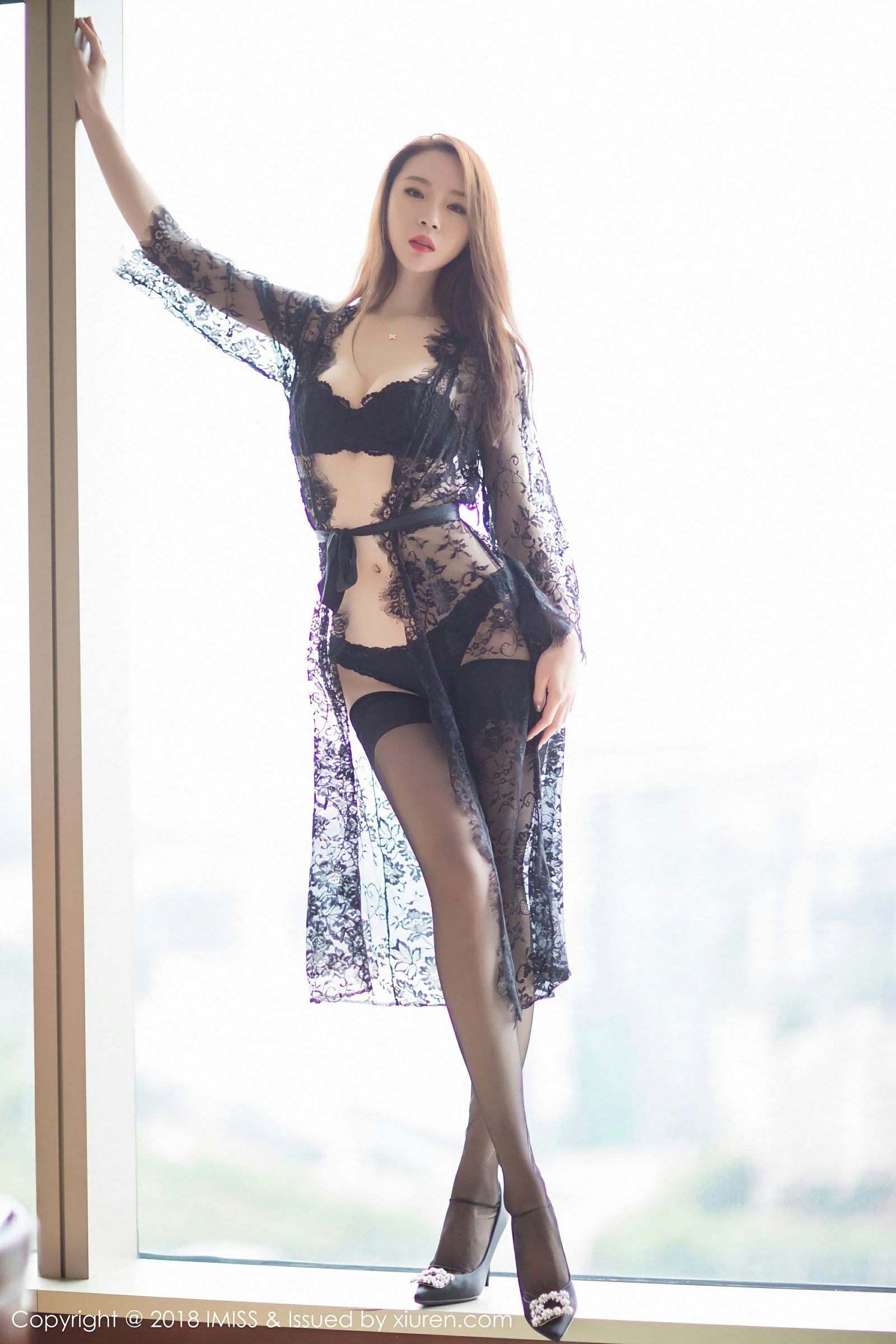 高挑美女梦心月 黑色丝袜蕾丝内衣