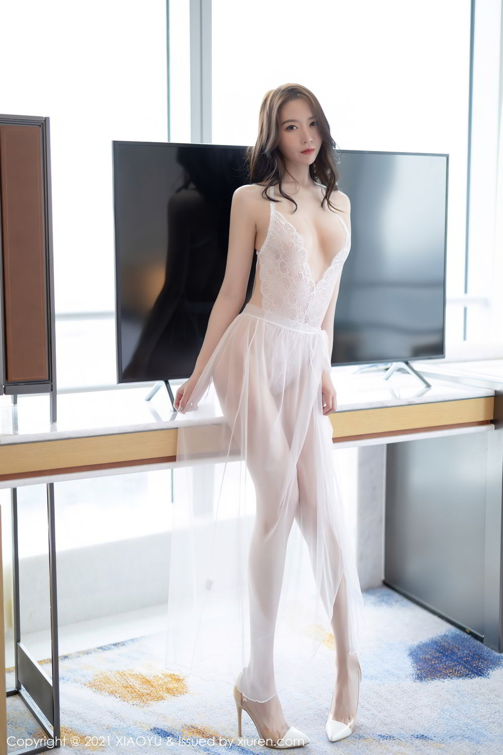 骨感美人梦心玥 精致迷人镂空吊裙