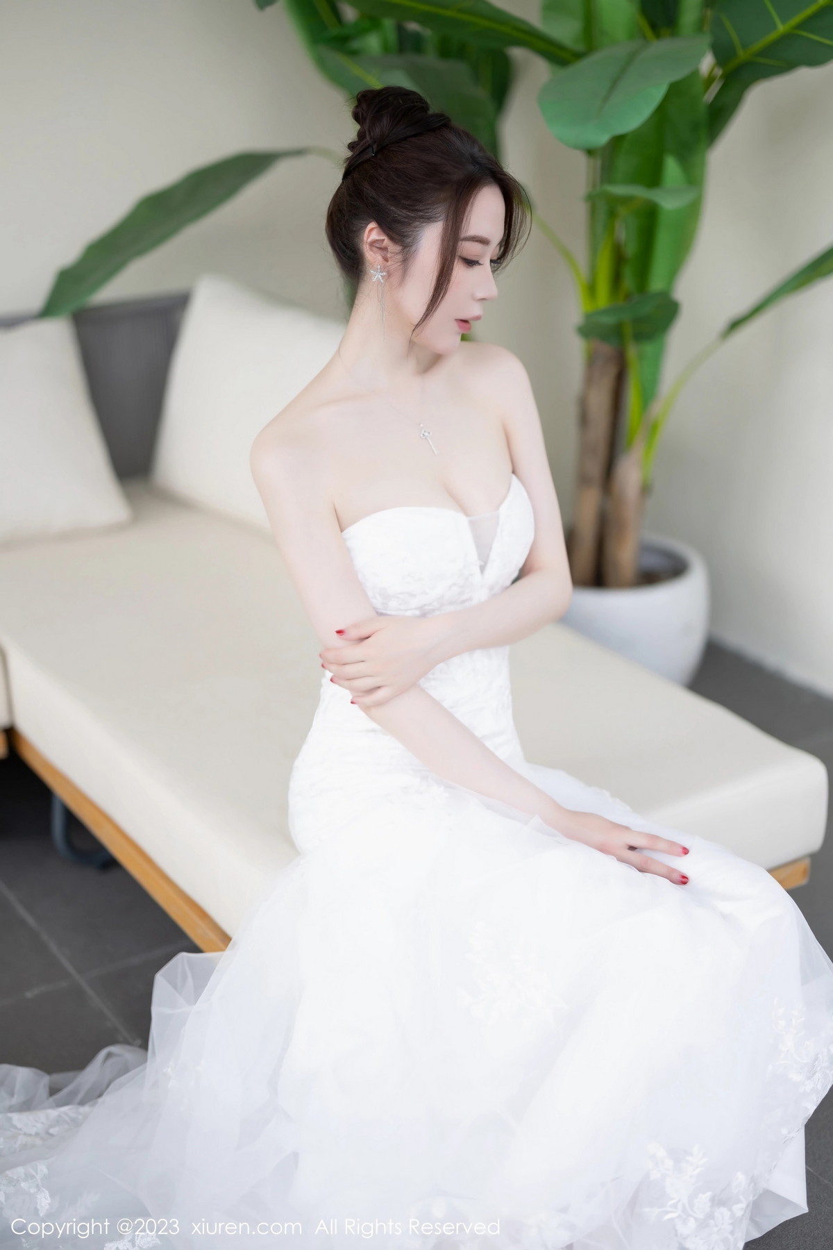 [XiuRen]高清写真图 2023.08.30 No.7310 梦心玥 婚纱美腿