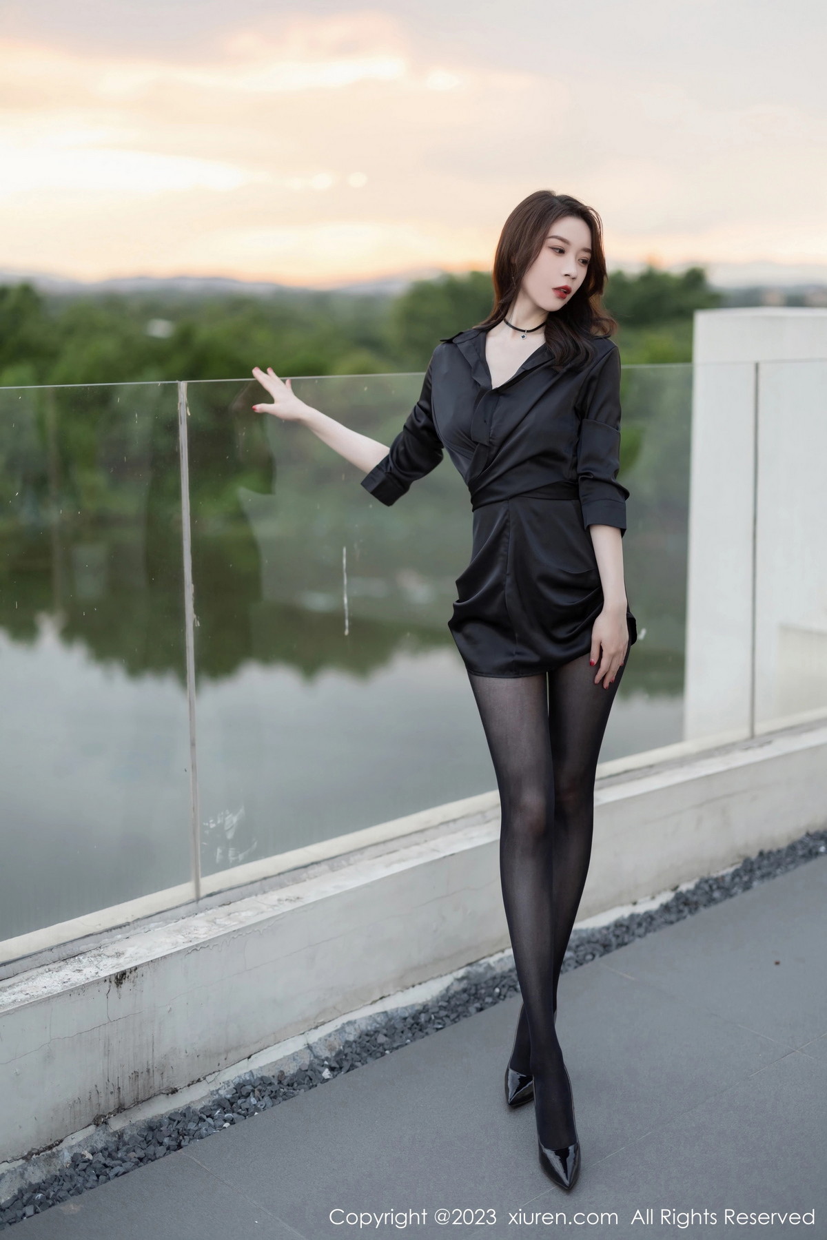 [XiuRen]高清写真图 2023.09.04 No.7332 梦心玥 黑丝美腿