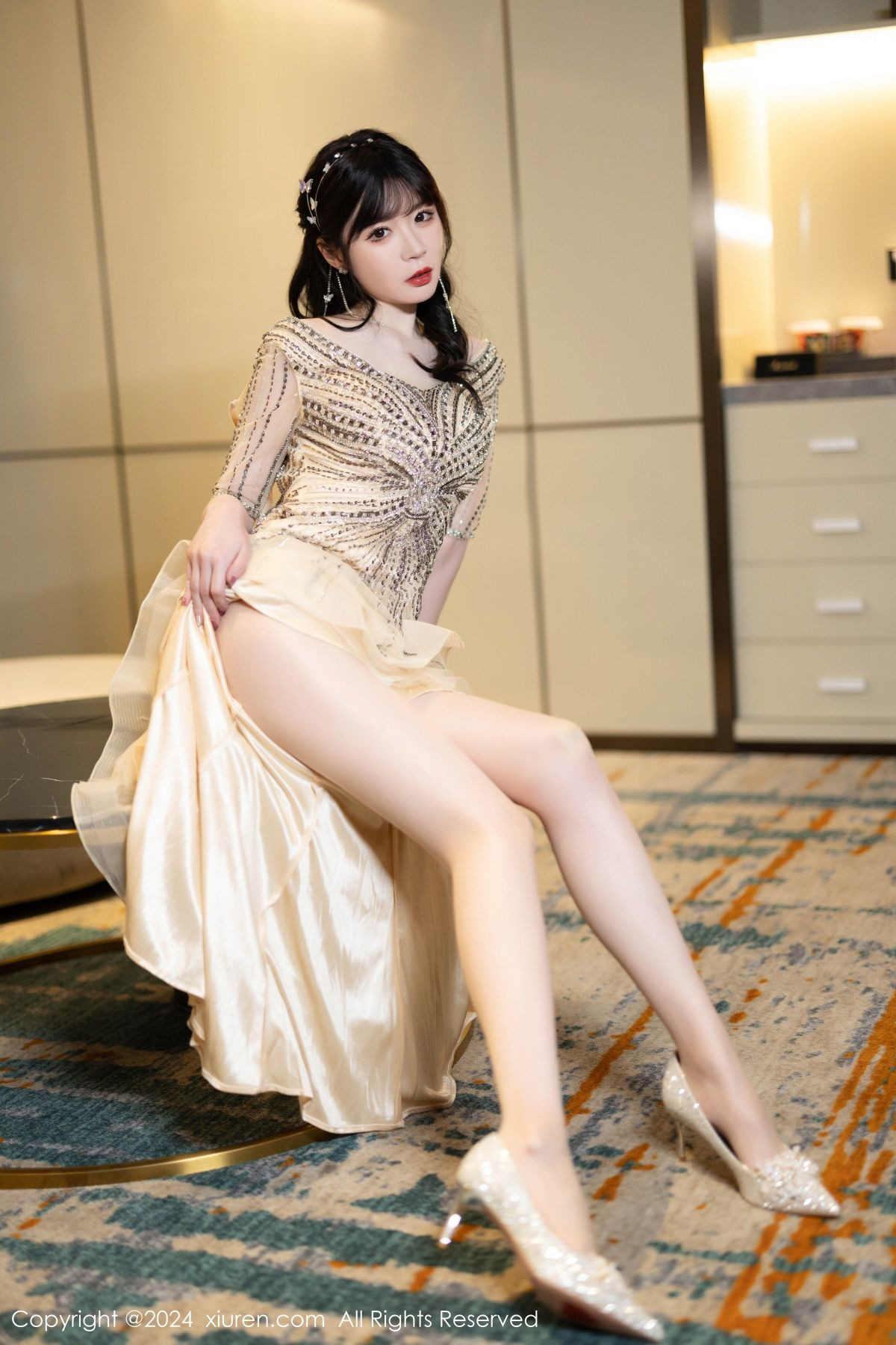 [XiuRen]高清写真图 2024.01.24 No.8014 梦心玥 长裙美腿