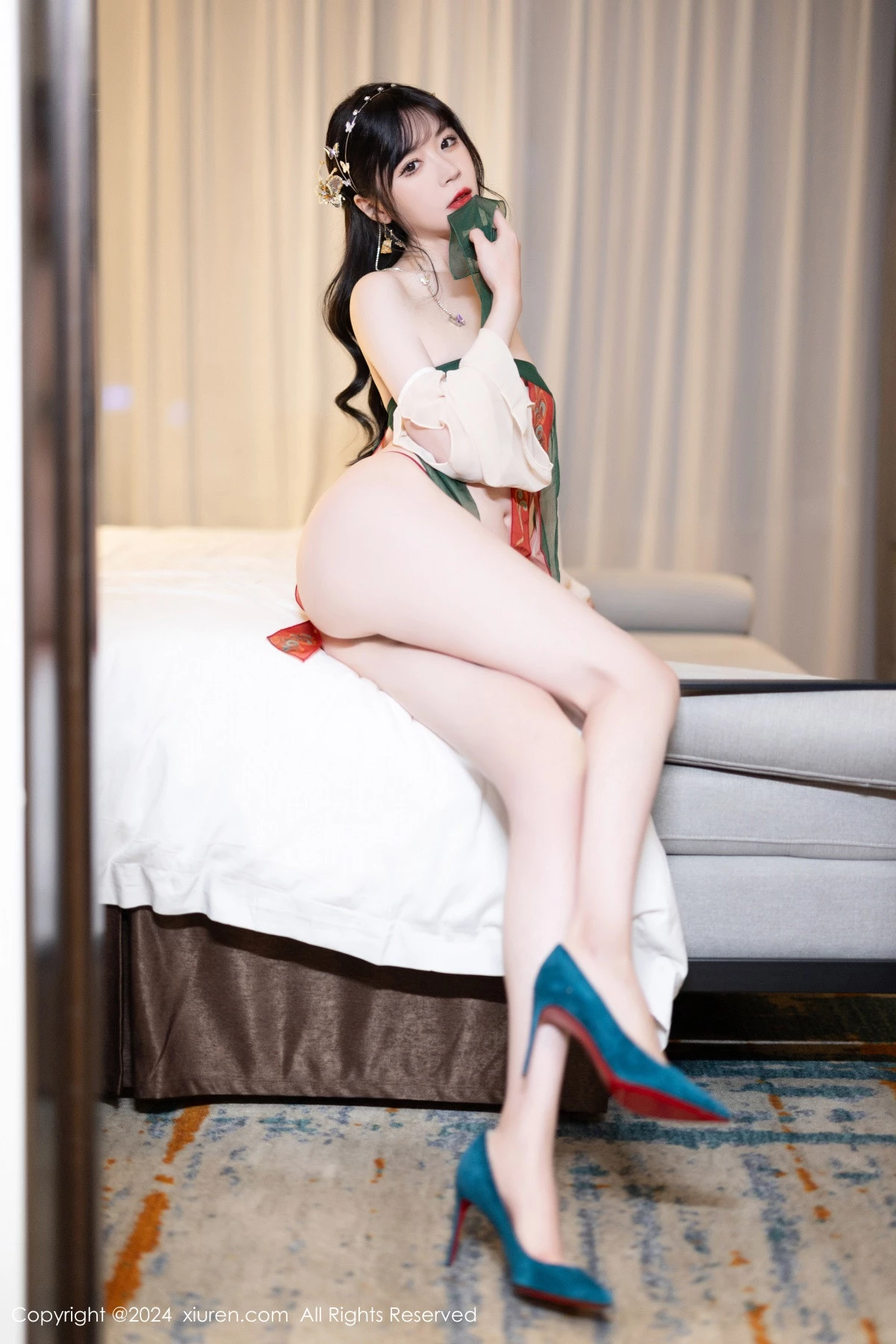 [XiuRen]高清写真图 2024.03.11 No.8208 梦心玥 丝袜美腿