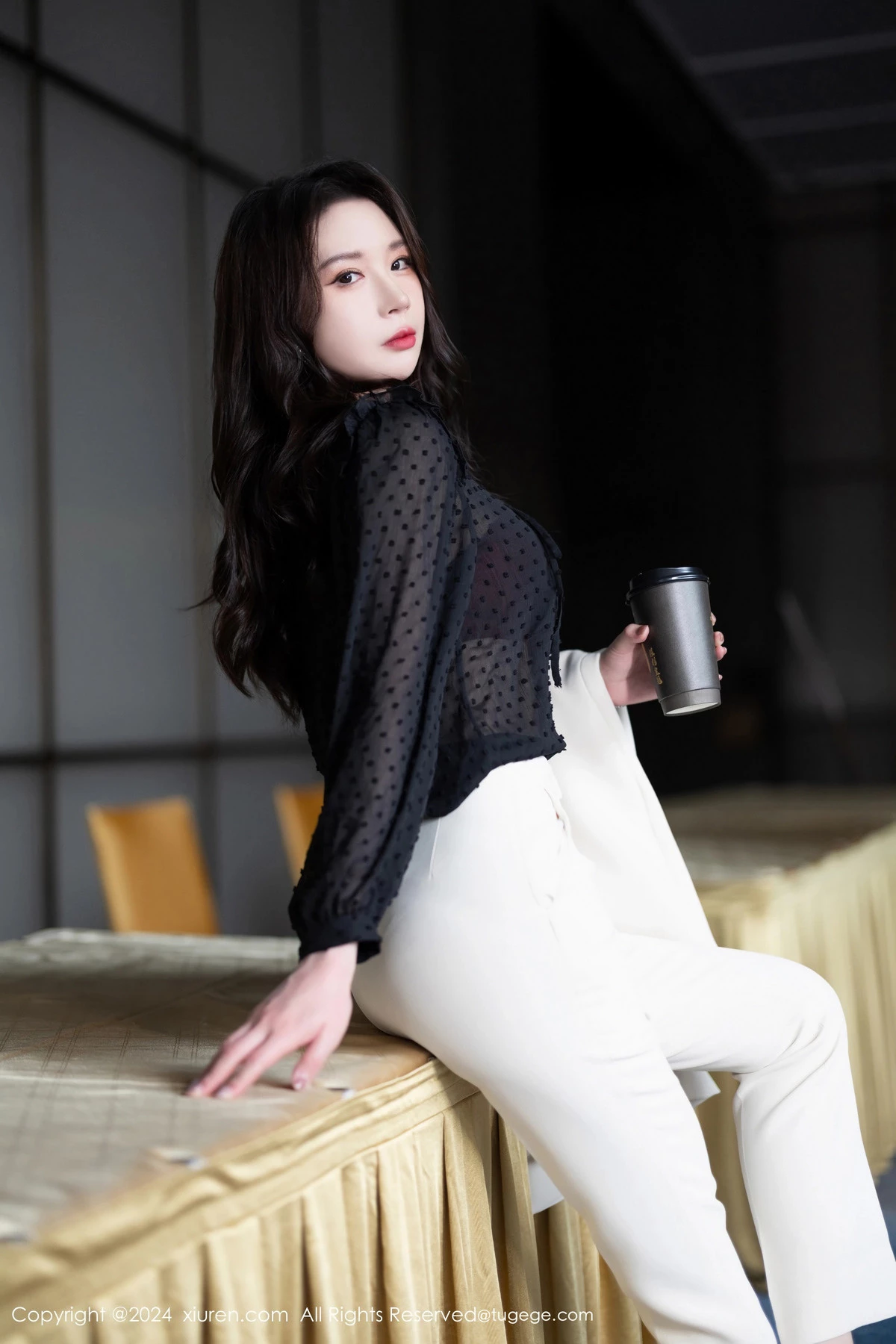 [XiuRen]高清写真图 2024.04.08 No.8354 梦心玥 丝袜美腿