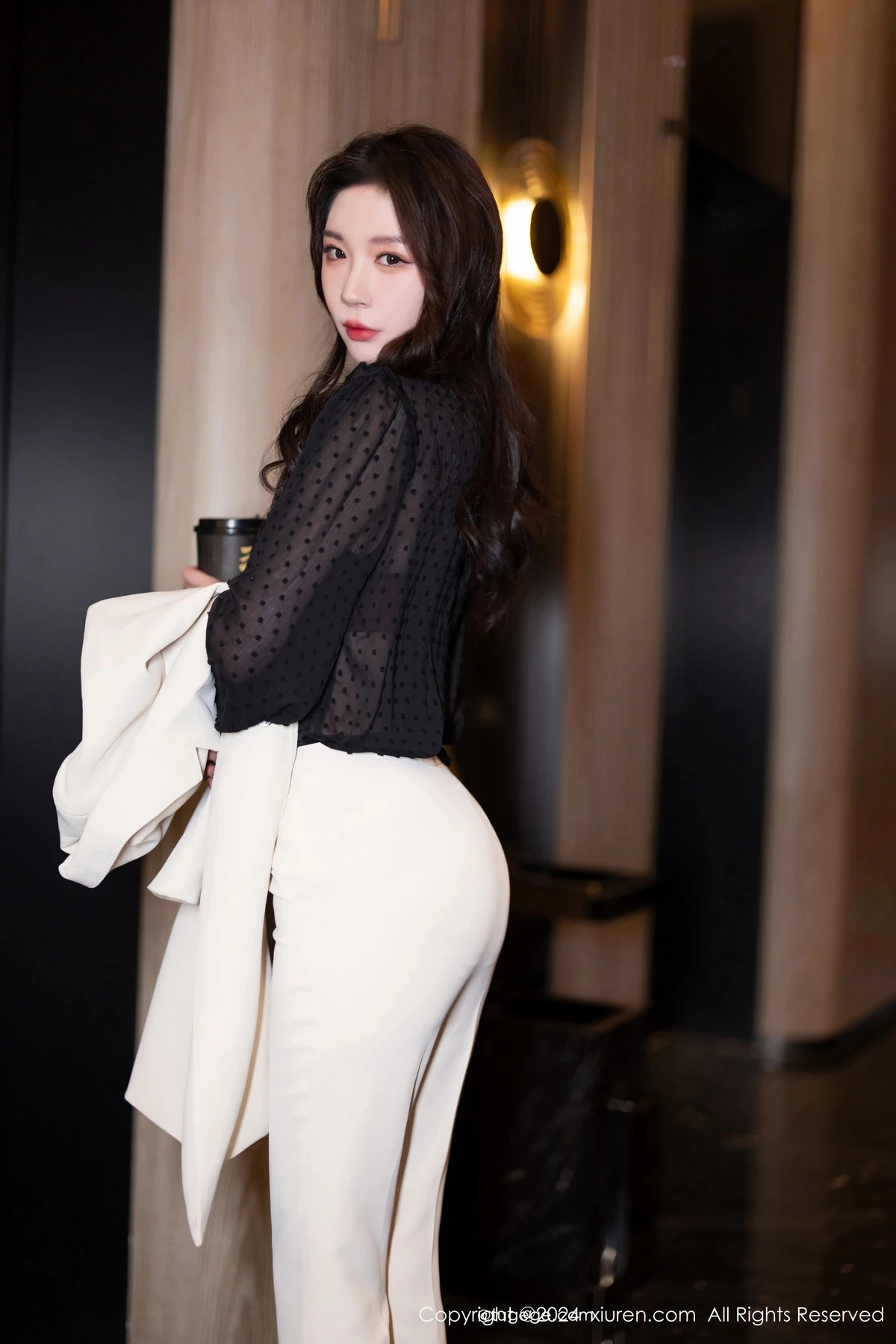 [XiuRen]高清写真图 2024.04.08 No.8354 梦心玥 丝袜美腿