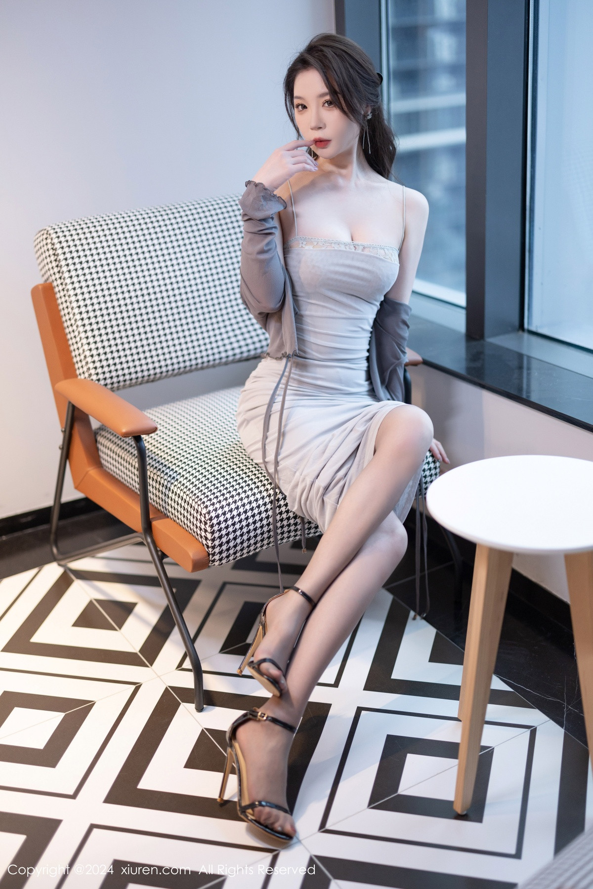 [XiuRen]高清写真图 2024.08.13 No.9007 梦心玥 丝袜美腿