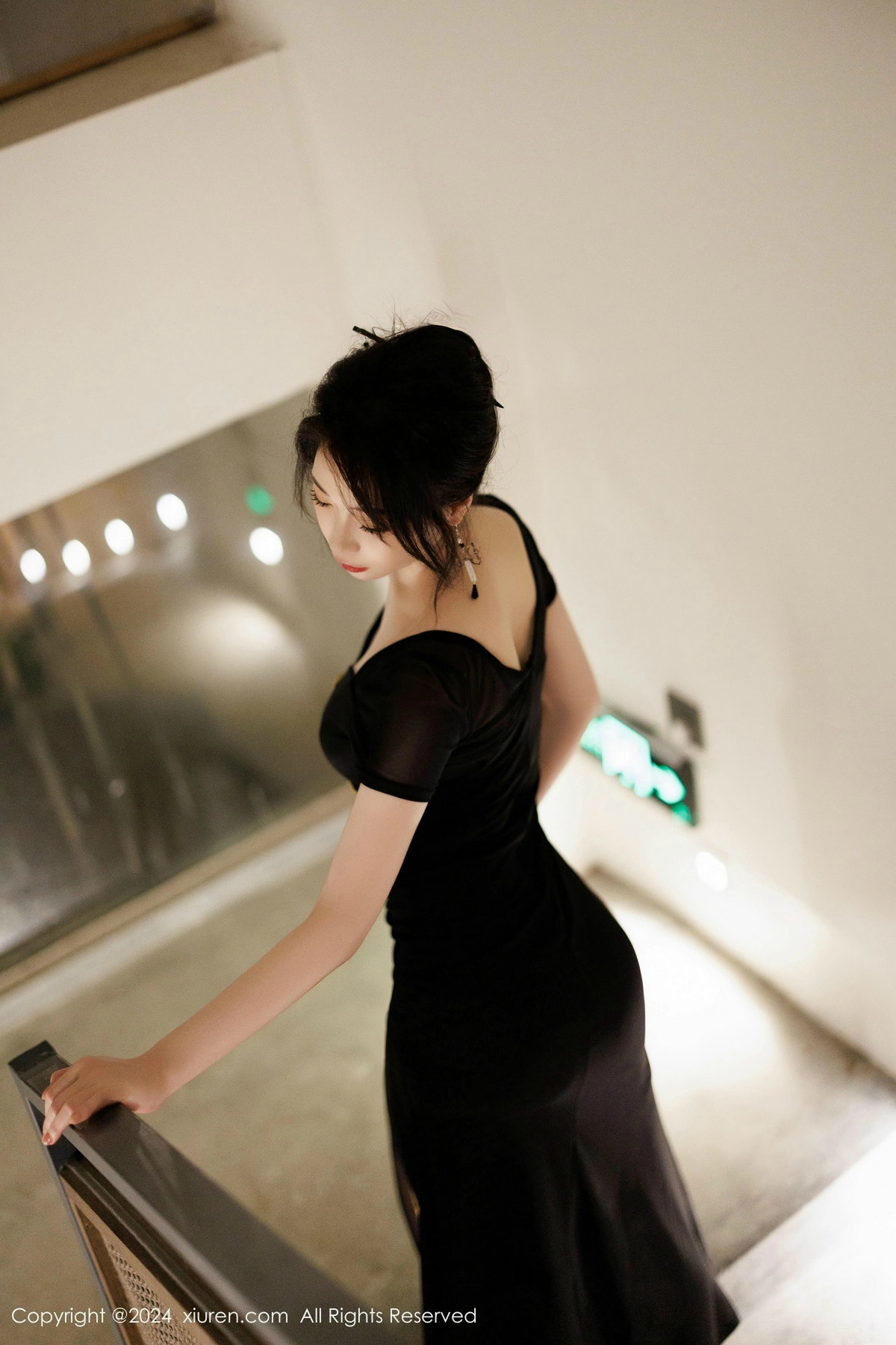 [XiuRen]高清写真图 2024.11.29 No.9526 梦心玥 黑丝美腿