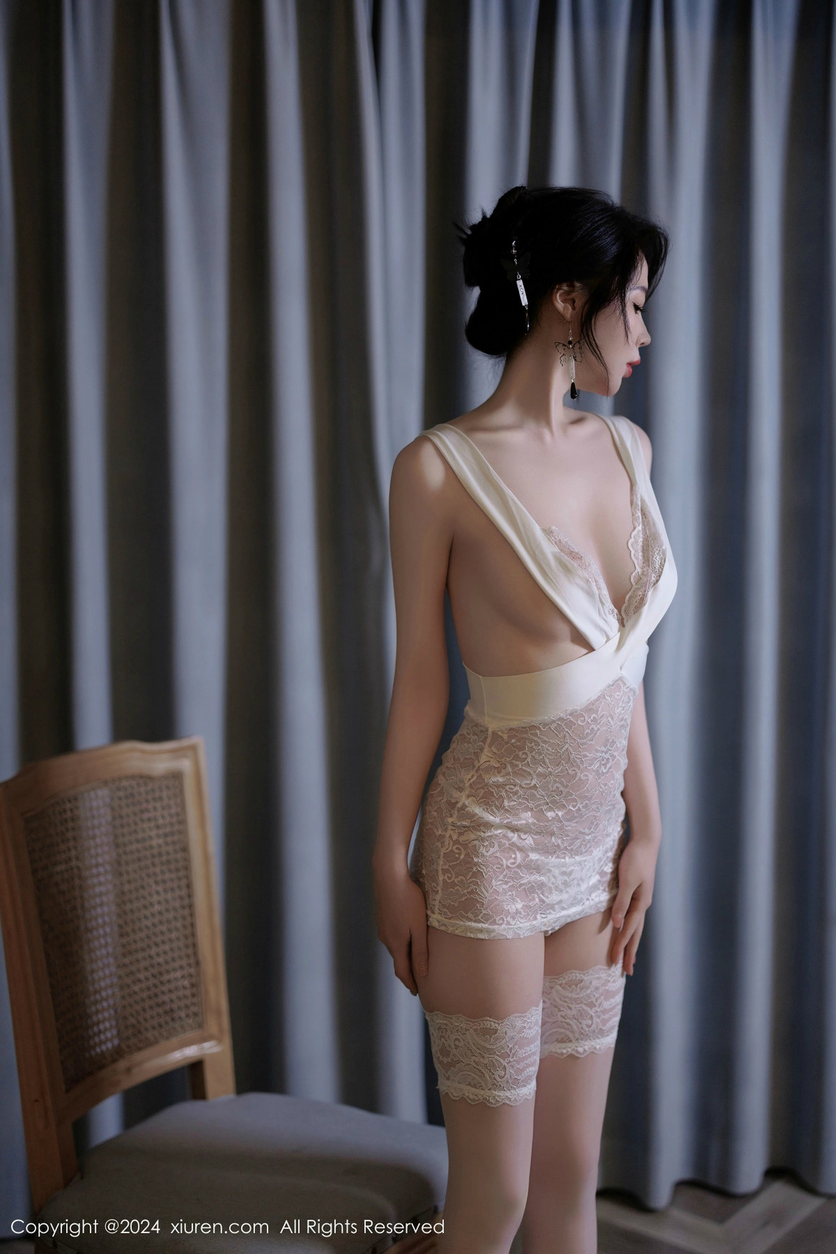 [XiuRen]高清写真图 2024.11.29 No.9526 梦心玥 黑丝美腿