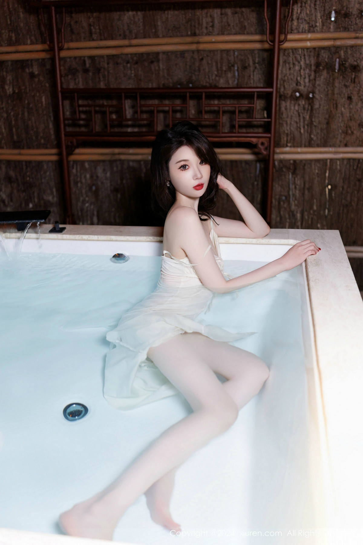 [XiuRen]高清写真图 2024.12.23 No.9643 梦心玥 美腿性感