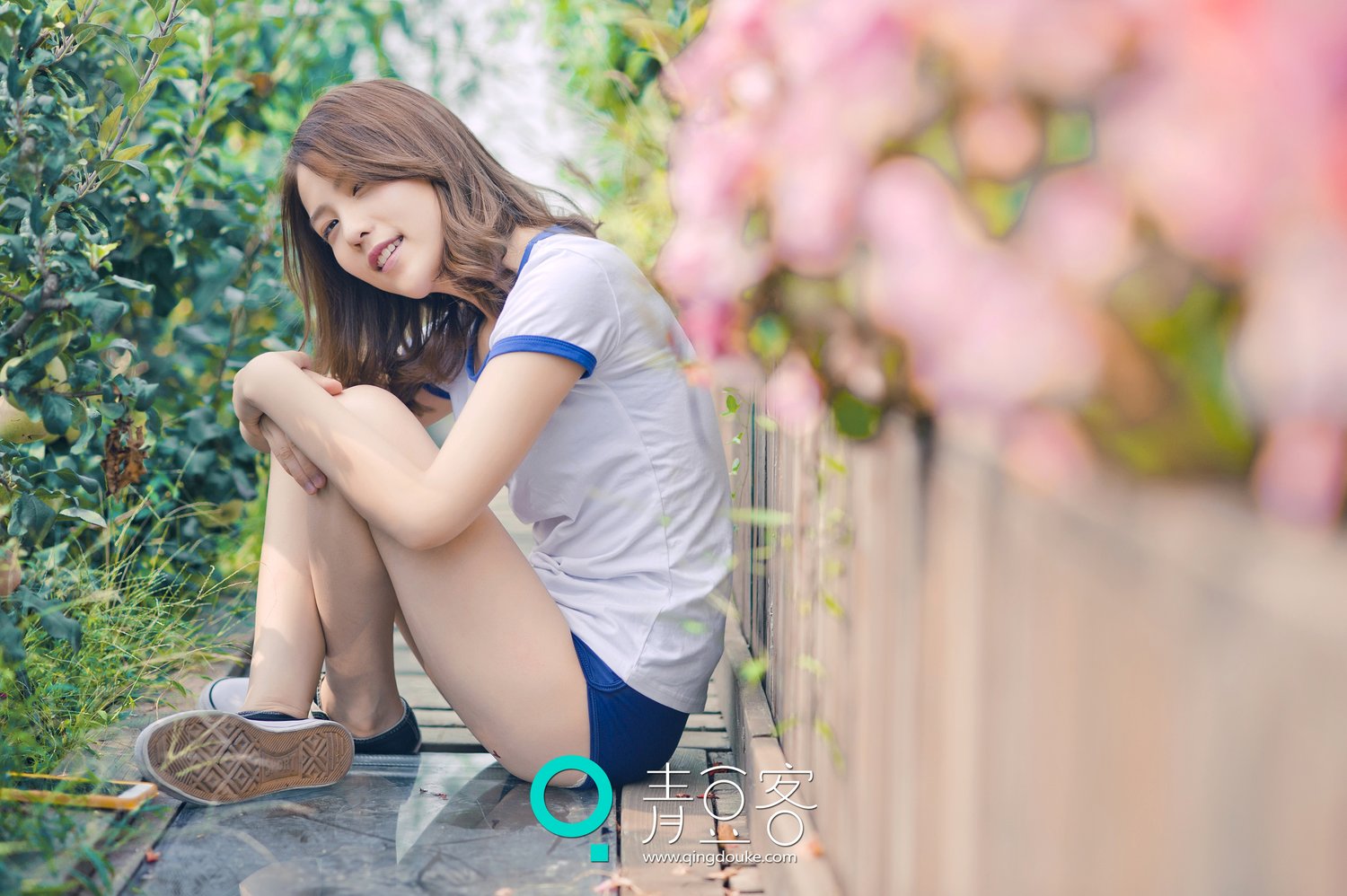 哈拿 [青豆客QingDouKe]高清写真图2016-12-29 花园唯美写真图