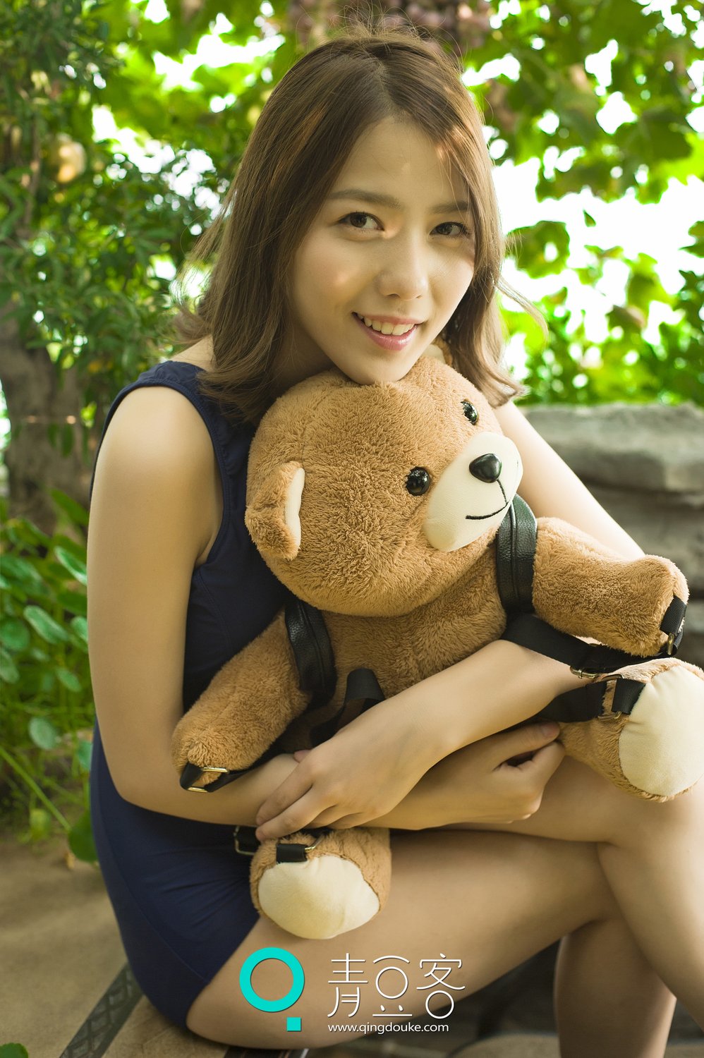 哈拿 [青豆客QingDouKe]高清写真图2016-12-29 花园唯美写真图