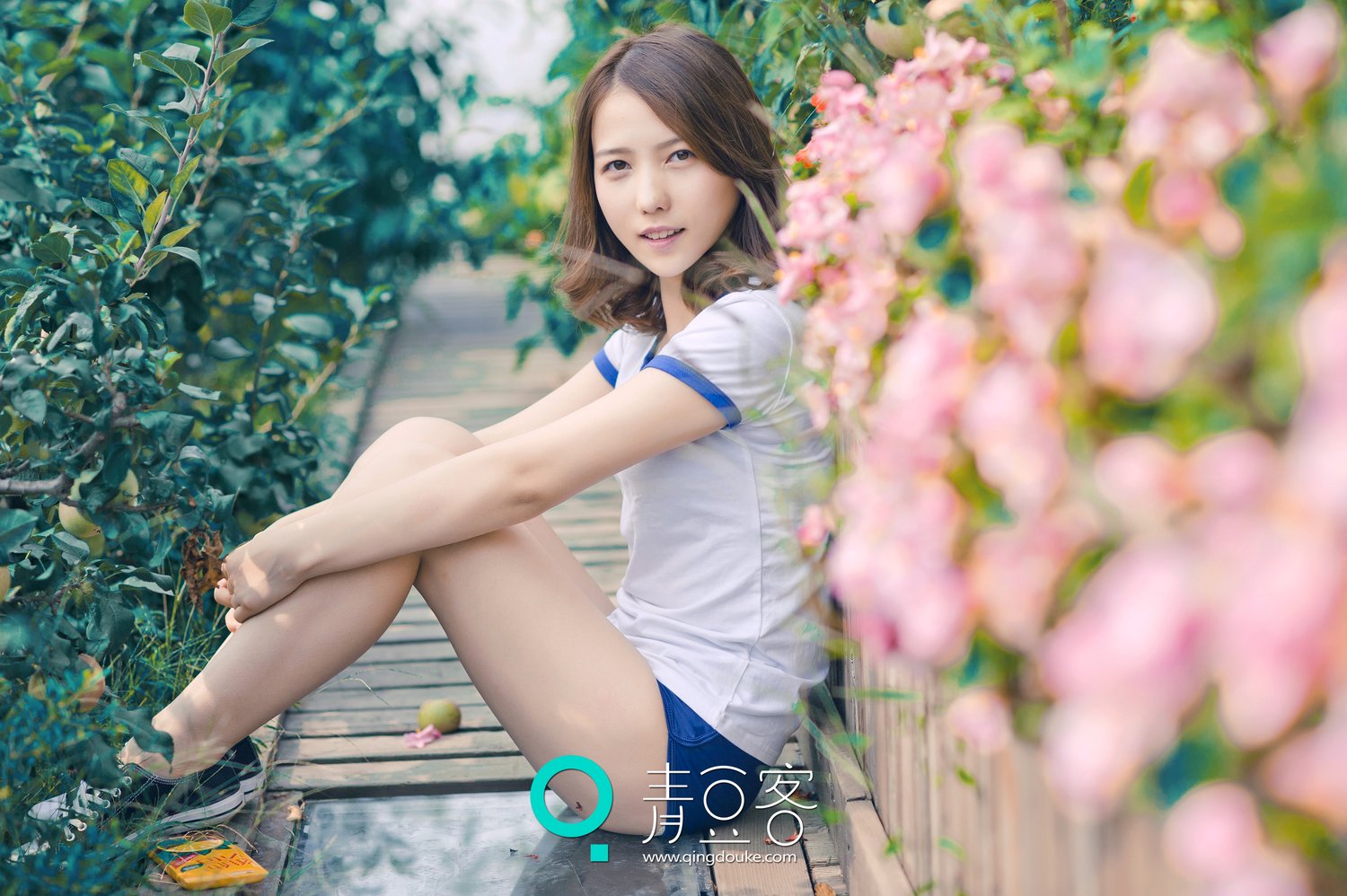 哈拿 [青豆客QingDouKe]高清写真图2016-12-29 花园唯美写真图