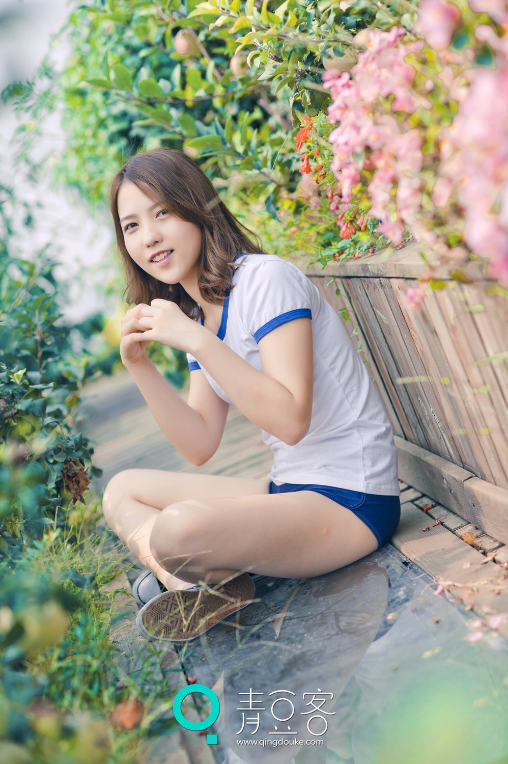 哈拿 [青豆客QingDouKe]高清写真图2016-12-29 花园唯美写真图