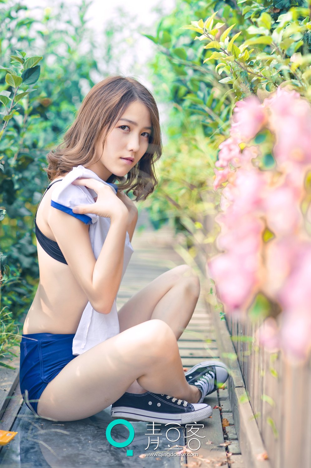 哈拿 [青豆客QingDouKe]高清写真图2016-12-29 花园唯美写真图