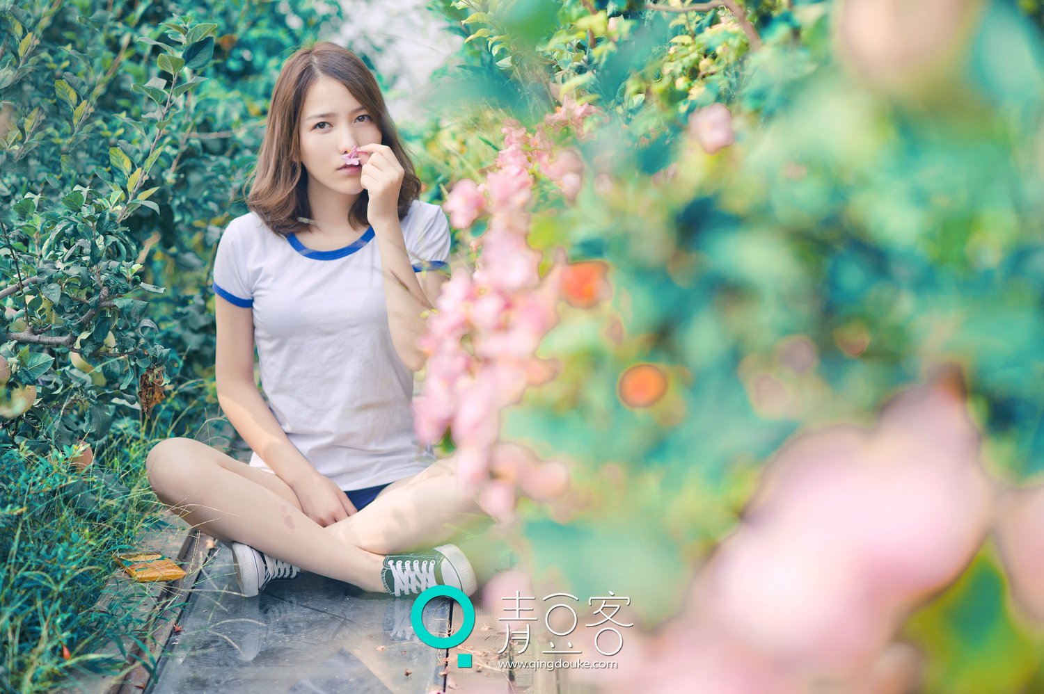哈拿 [青豆客QingDouKe]高清写真图2016-12-29 花园唯美写真图