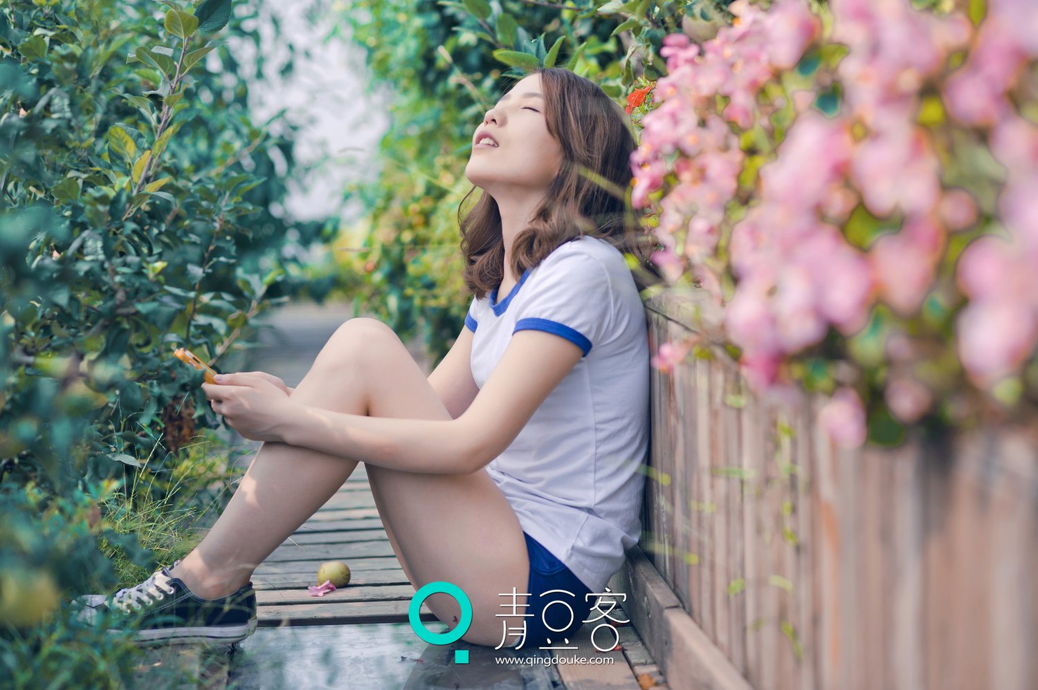 哈拿 [青豆客QingDouKe]高清写真图2016-12-29 花园唯美写真图
