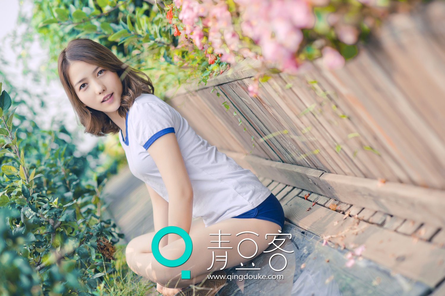 哈拿 [青豆客QingDouKe]高清写真图2016-12-29 花园唯美写真图