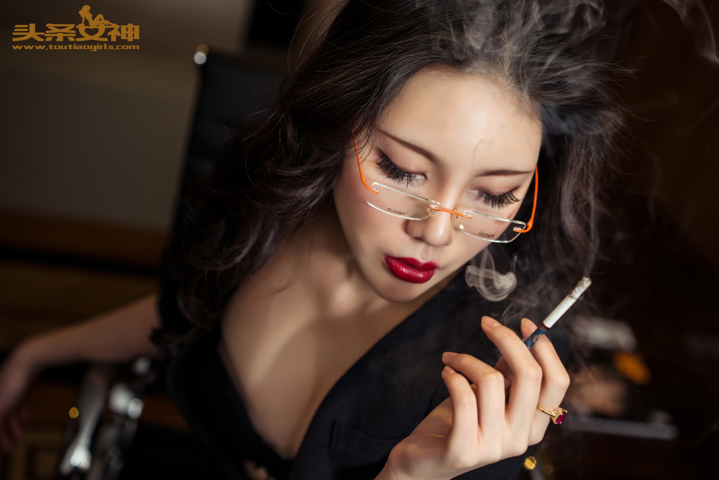米娅 [TouTiao头条女神]高清写真图2016-09-16 美足秘书