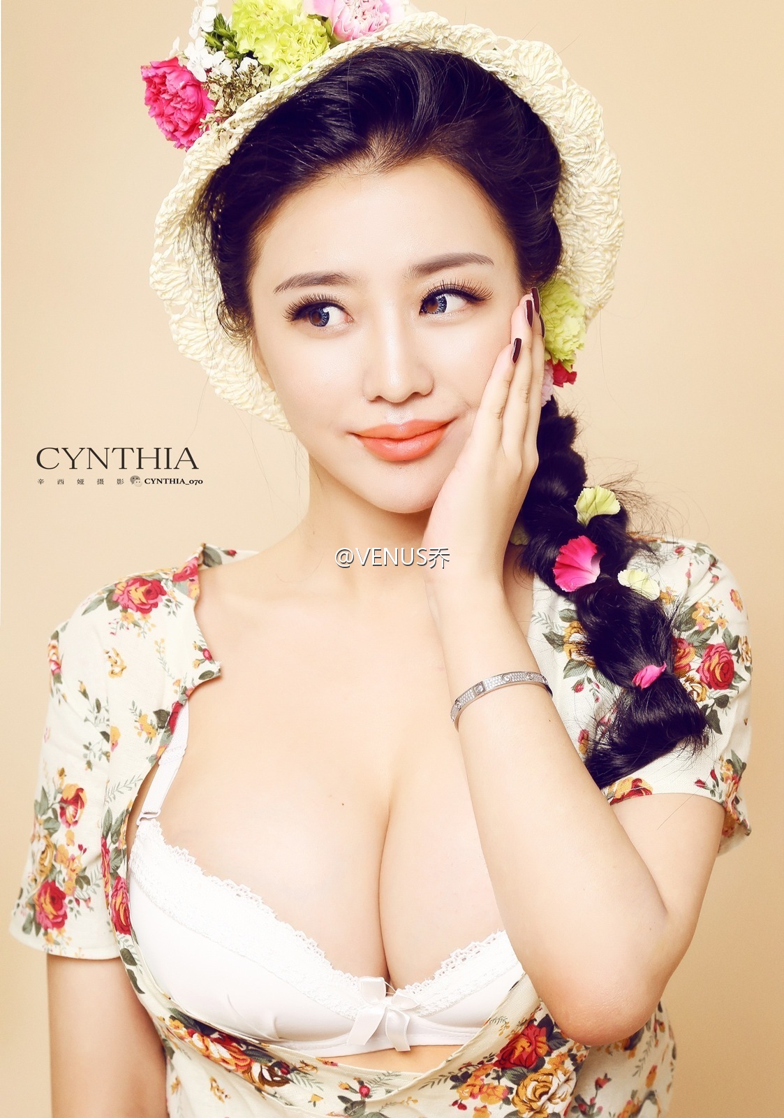 乔安熙VENUS 微博火辣尺度写真图