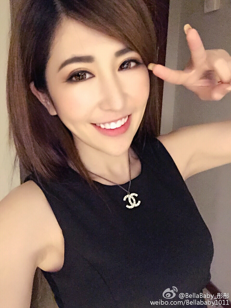 Bella彤彤 台湾人气电竞主播美乳私房照诱惑写真图