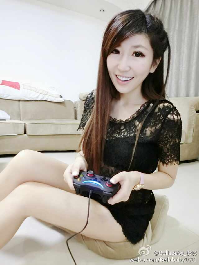 Bella彤彤 台湾人气电竞主播美乳私房照诱惑写真图