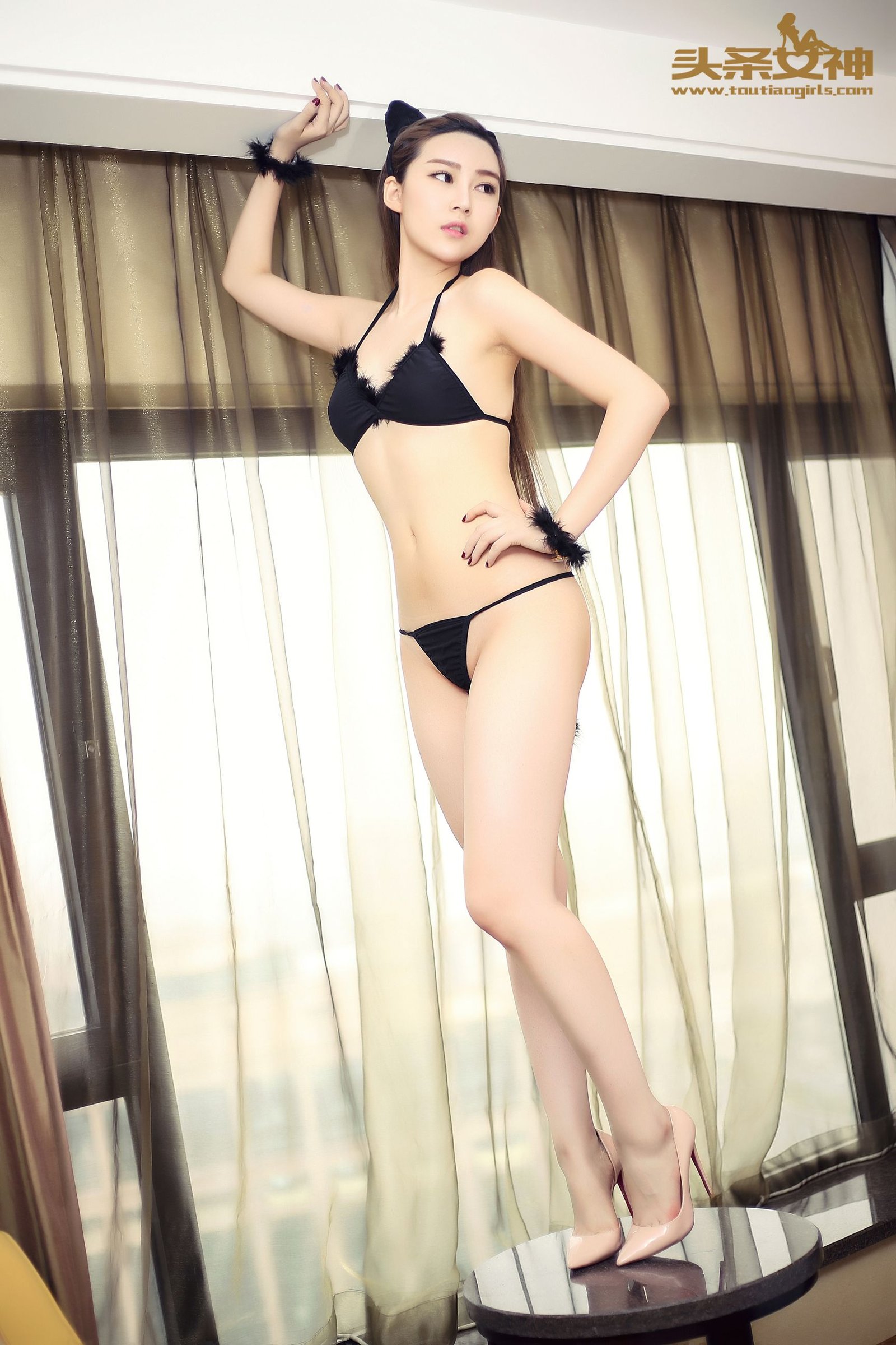 格格 [TouTiao头条女神]高清写真图2016-07-20 猫女郎