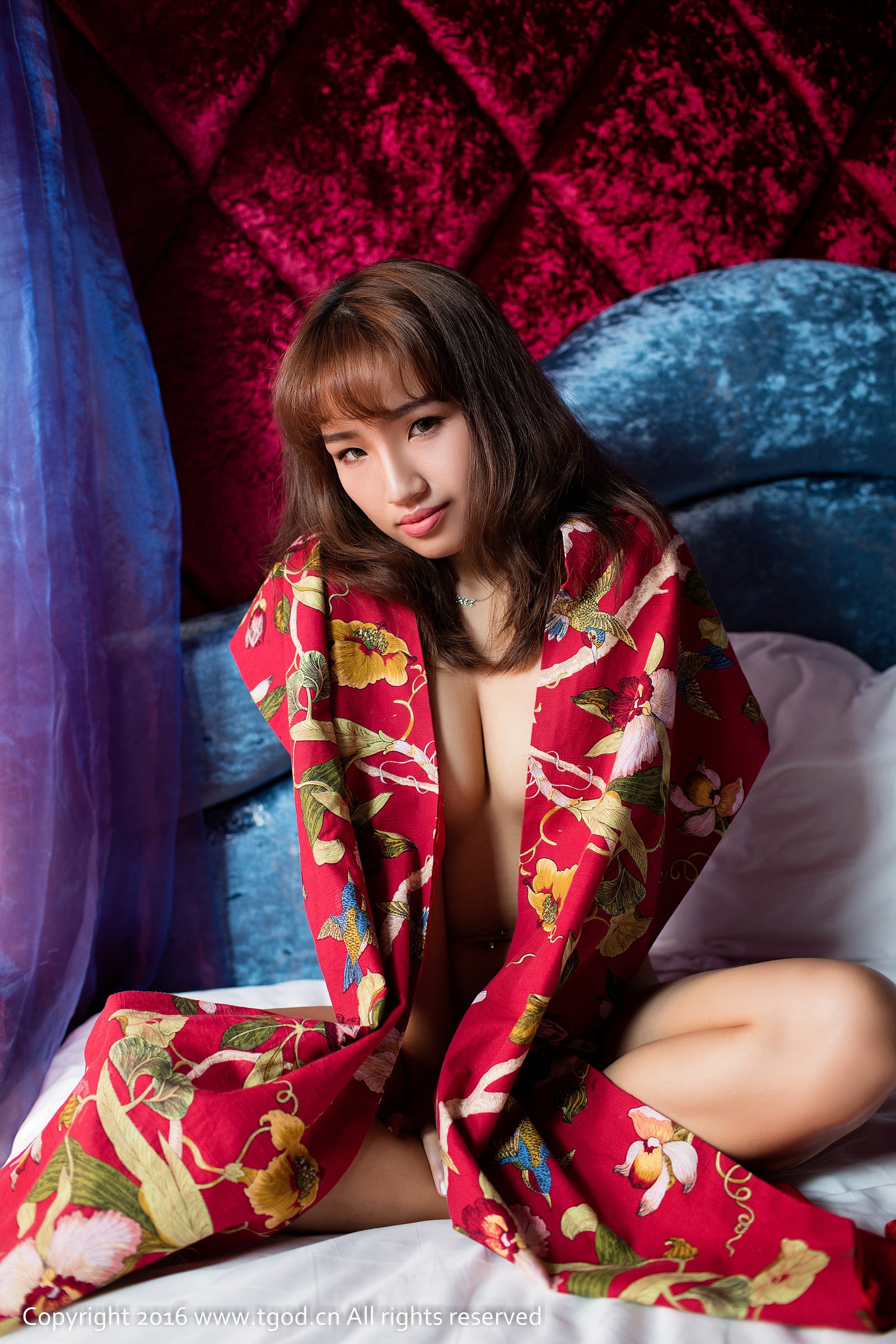 可儿kayen [TGOD推女神]高清写真图眼波荡漾似春水