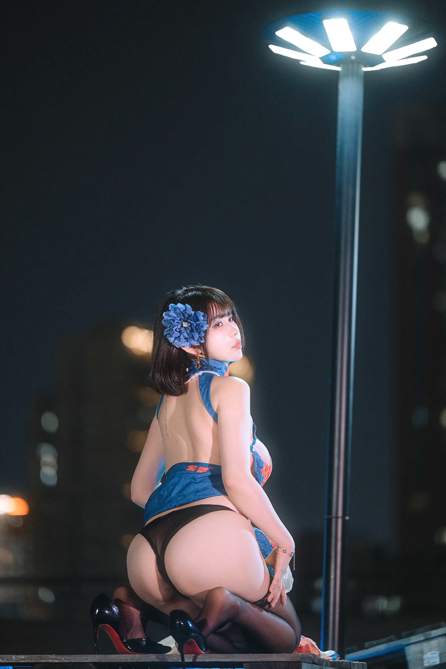 Gallery - Tina很妖孽呀 碧蓝航线建武cosplay 极品改良旗袍夜景大尺度私房照 [39P]角色扮演旗袍黑丝人间胸器大尺度 陈逸婕女神私房照_秀色女神 - image 19