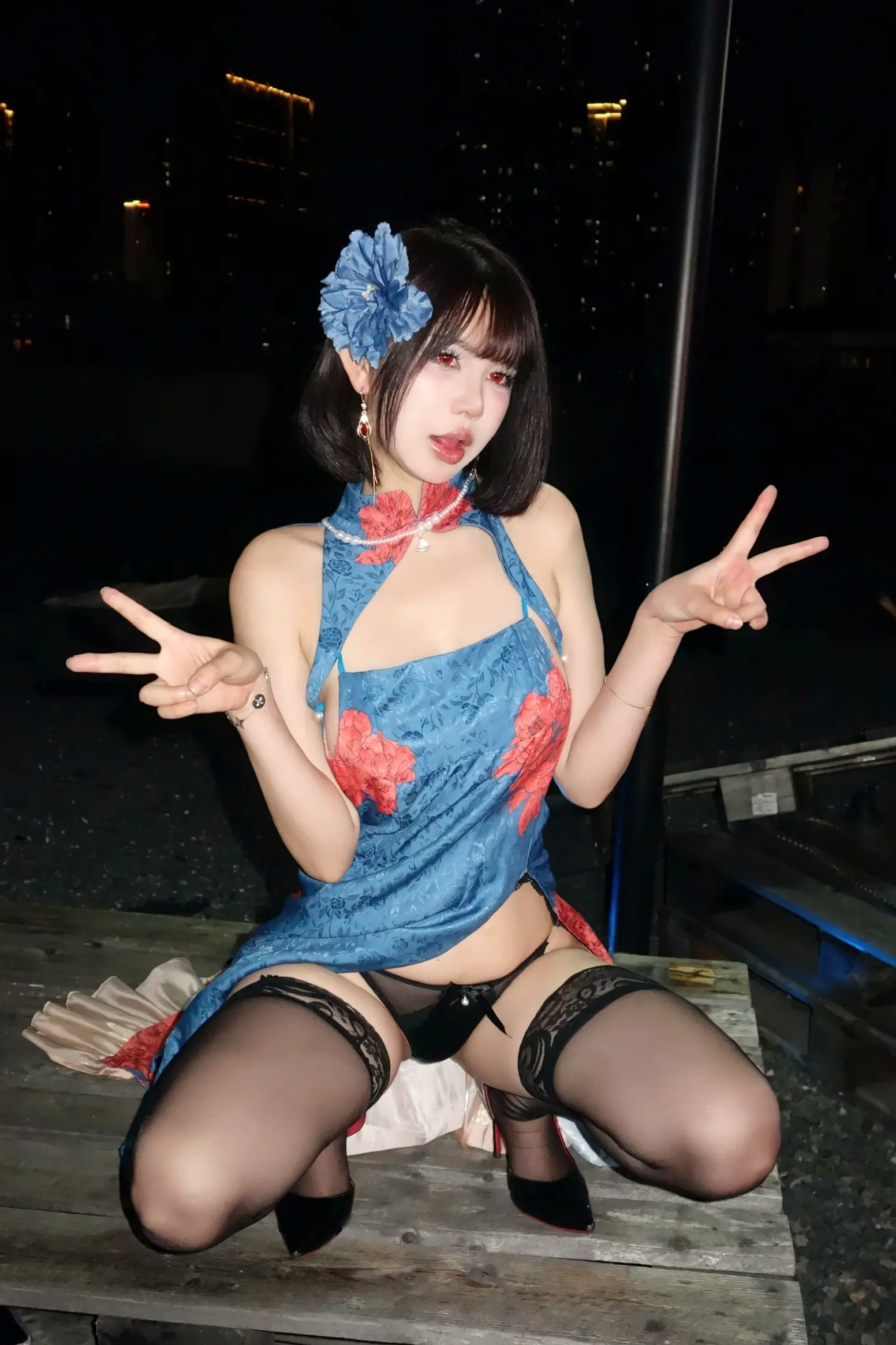 Gallery - Tina很妖孽呀 碧蓝航线建武cosplay 极品改良旗袍夜景大尺度私房照 [39P]角色扮演旗袍黑丝人间胸器大尺度 陈逸婕女神私房照_秀色女神 - image 36
