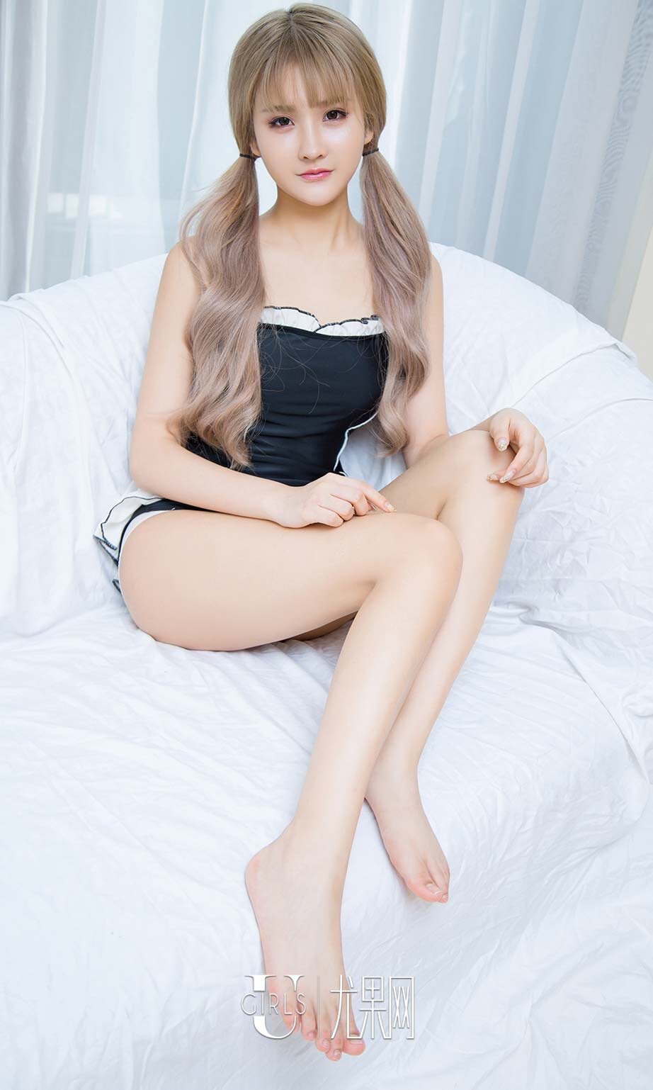 依依 [爱尤物]高清写真图VOL.483 依依不舍
