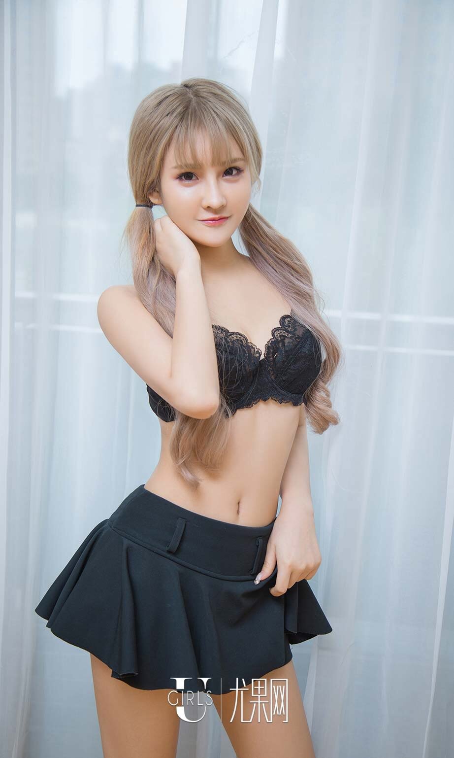 依依 [爱尤物]高清写真图VOL.483 依依不舍