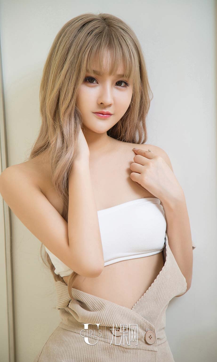 依依 [爱尤物]高清写真图VOL.483 依依不舍