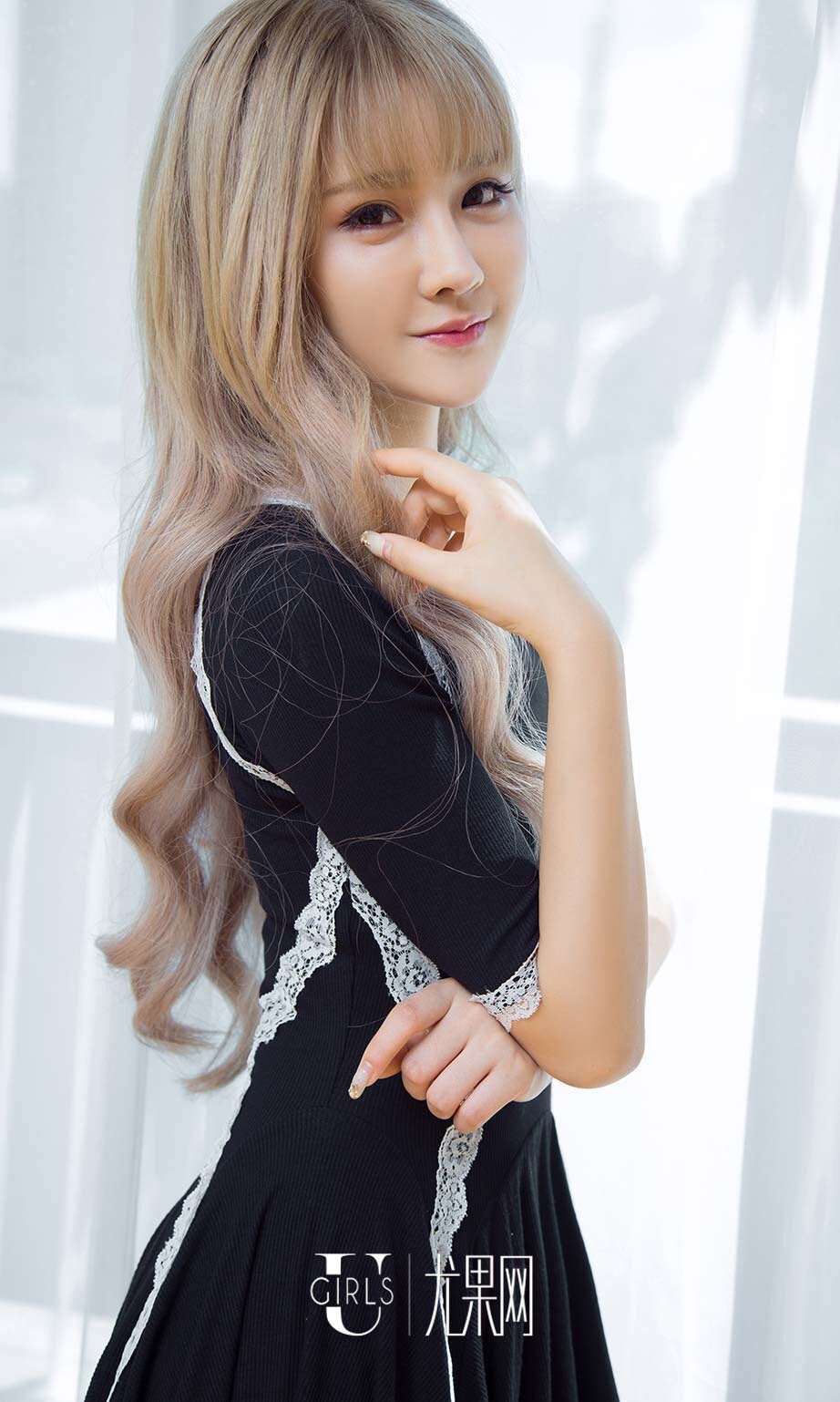 依依 [爱尤物]高清写真图VOL.483 依依不舍
