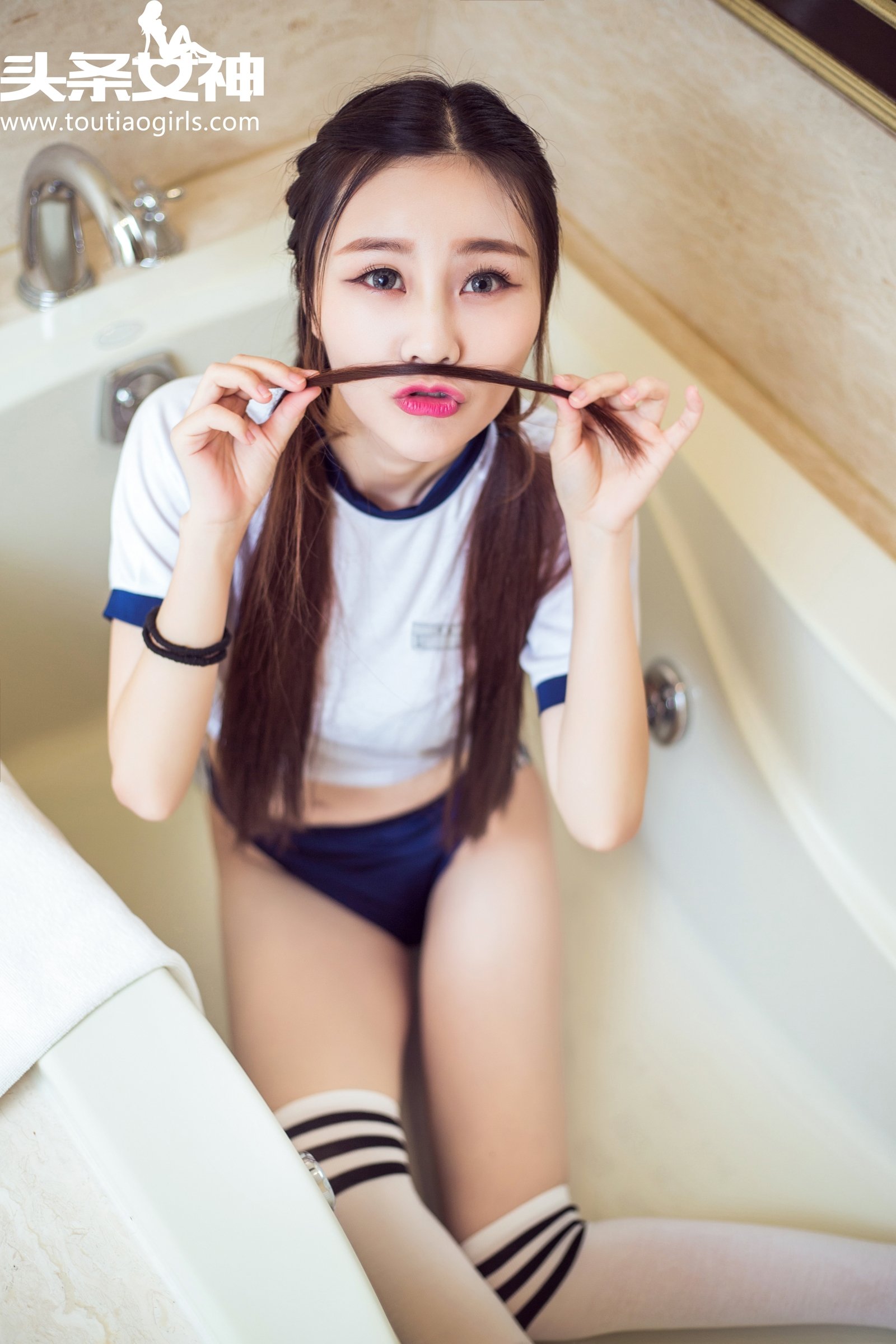 周思超 [TouTiao头条女神]高清写真图2016-09-15 春光乍泄