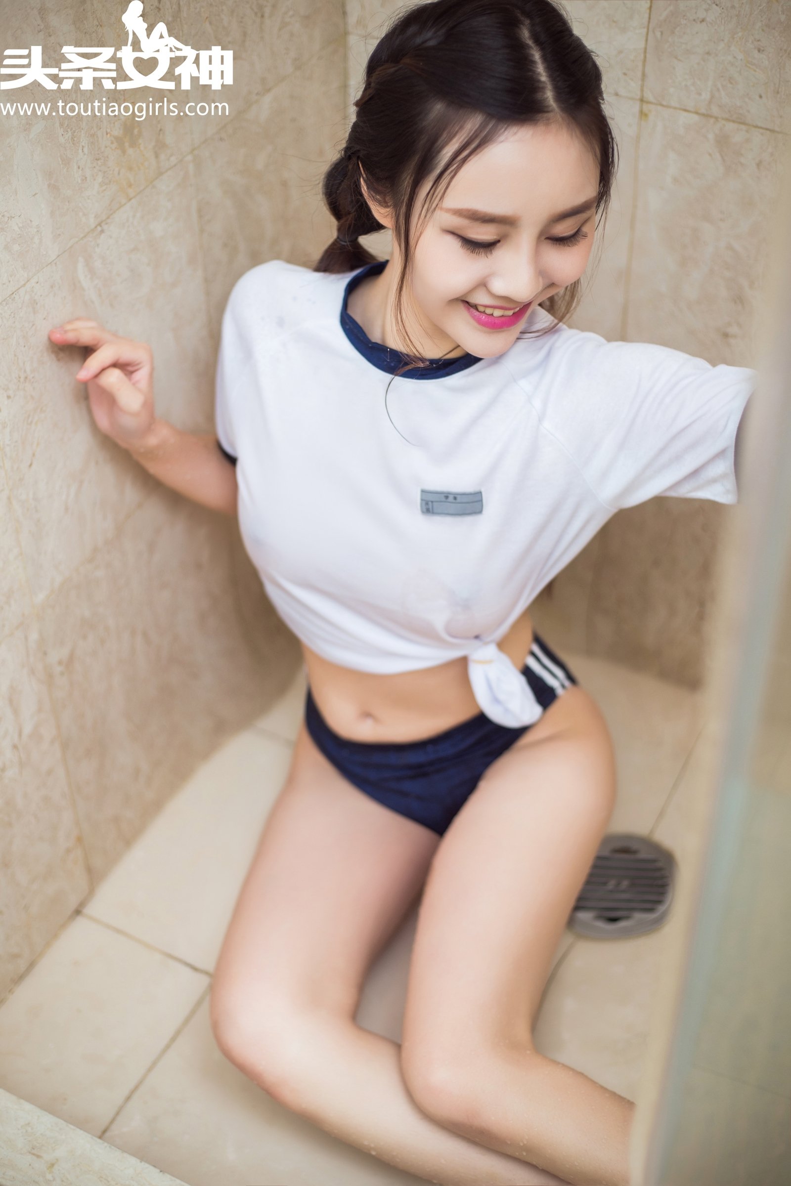 周思超 [TouTiao头条女神]高清写真图2016-09-15 春光乍泄