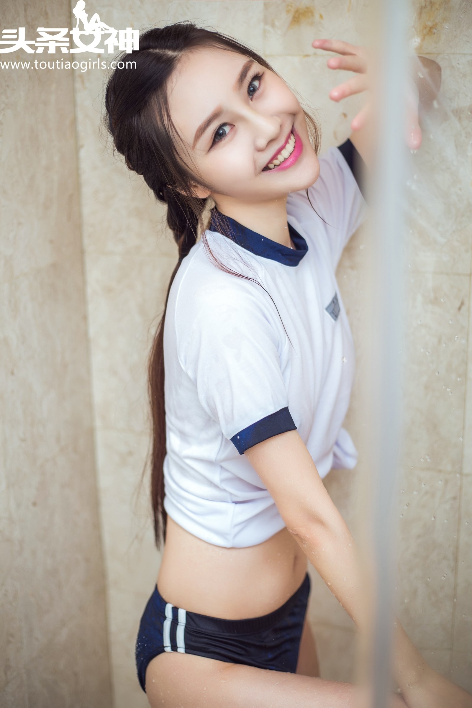 周思超 [TouTiao头条女神]高清写真图2016-09-15 春光乍泄