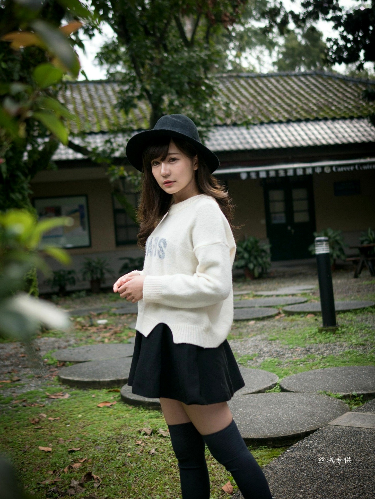 Gallery - 台湾正妹艾比《台湾大学》户外街拍女神写真集，清新学院风白毛衣少女私房照 [158P]台湾清新户外萌系治愈系 艾比女神私房照_秀色女神 - image 11