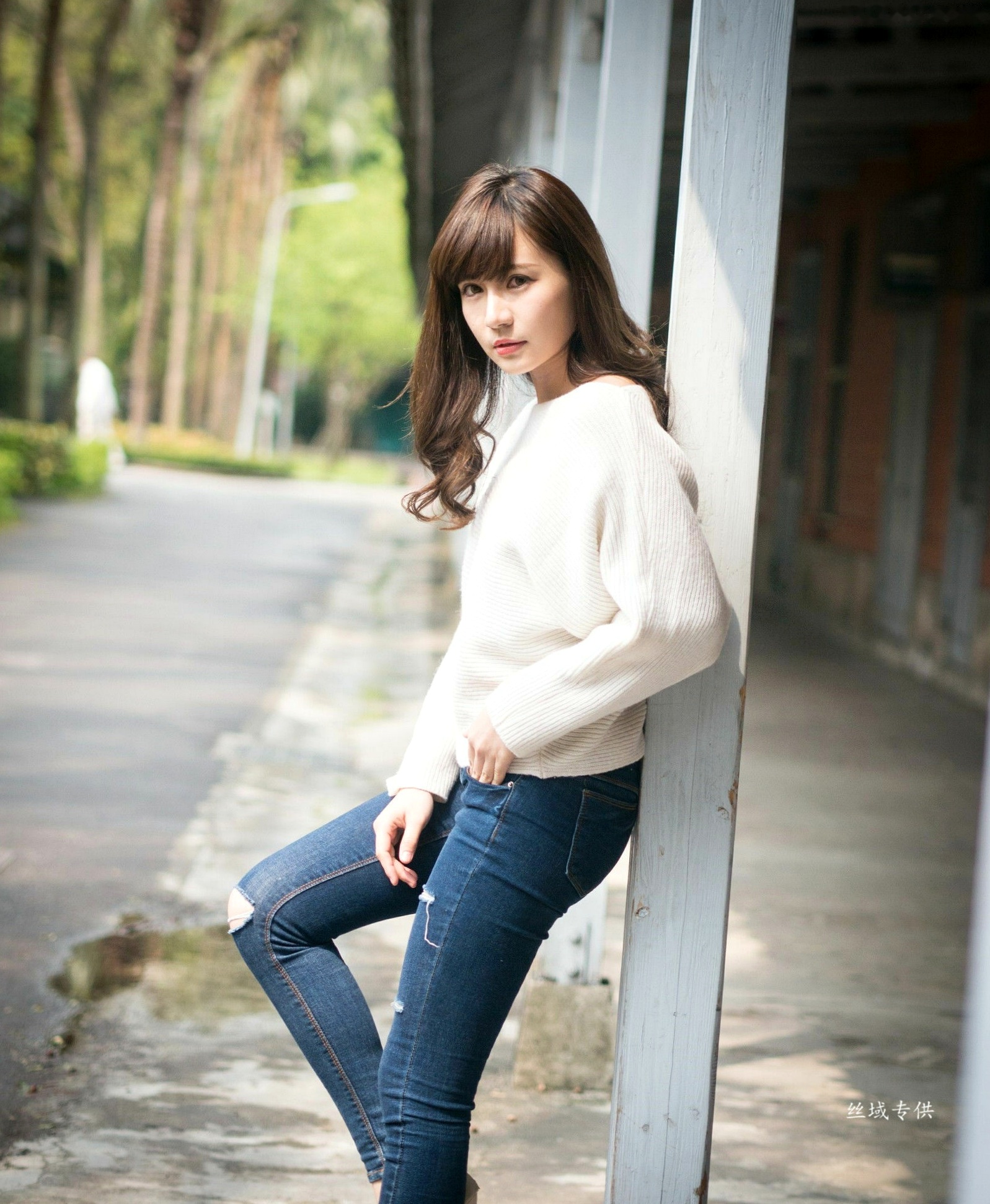 Gallery - 台湾正妹艾比《台湾大学》户外街拍女神写真集，清新学院风白毛衣少女私房照 [158P]台湾清新户外萌系治愈系 艾比女神私房照_秀色女神 - image 31